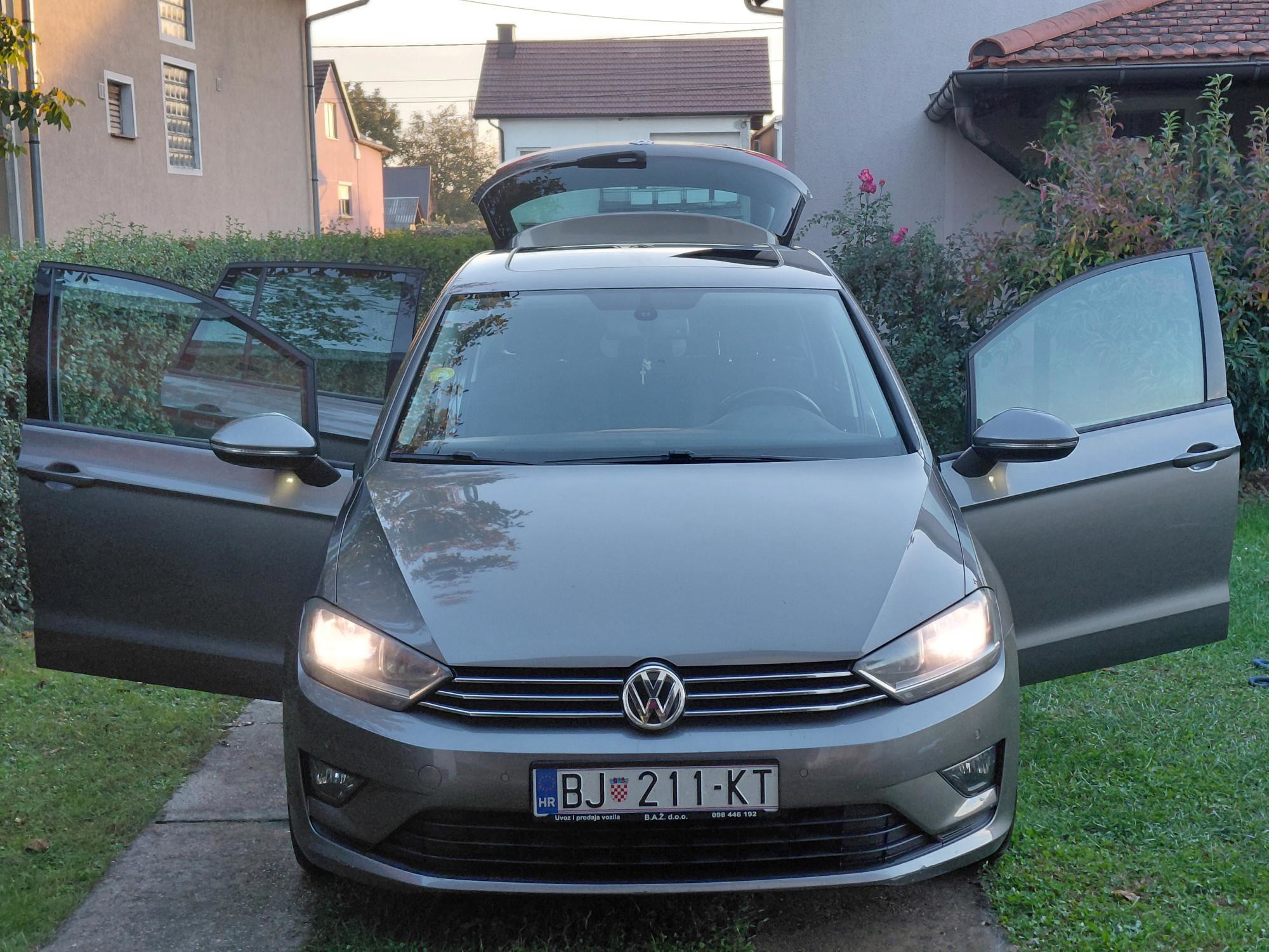 VW Golf Sportsvan 1,6 TDI BMT 2015.g.*TEMPOMAT - PDC- PANORAMA*, fotografija 2