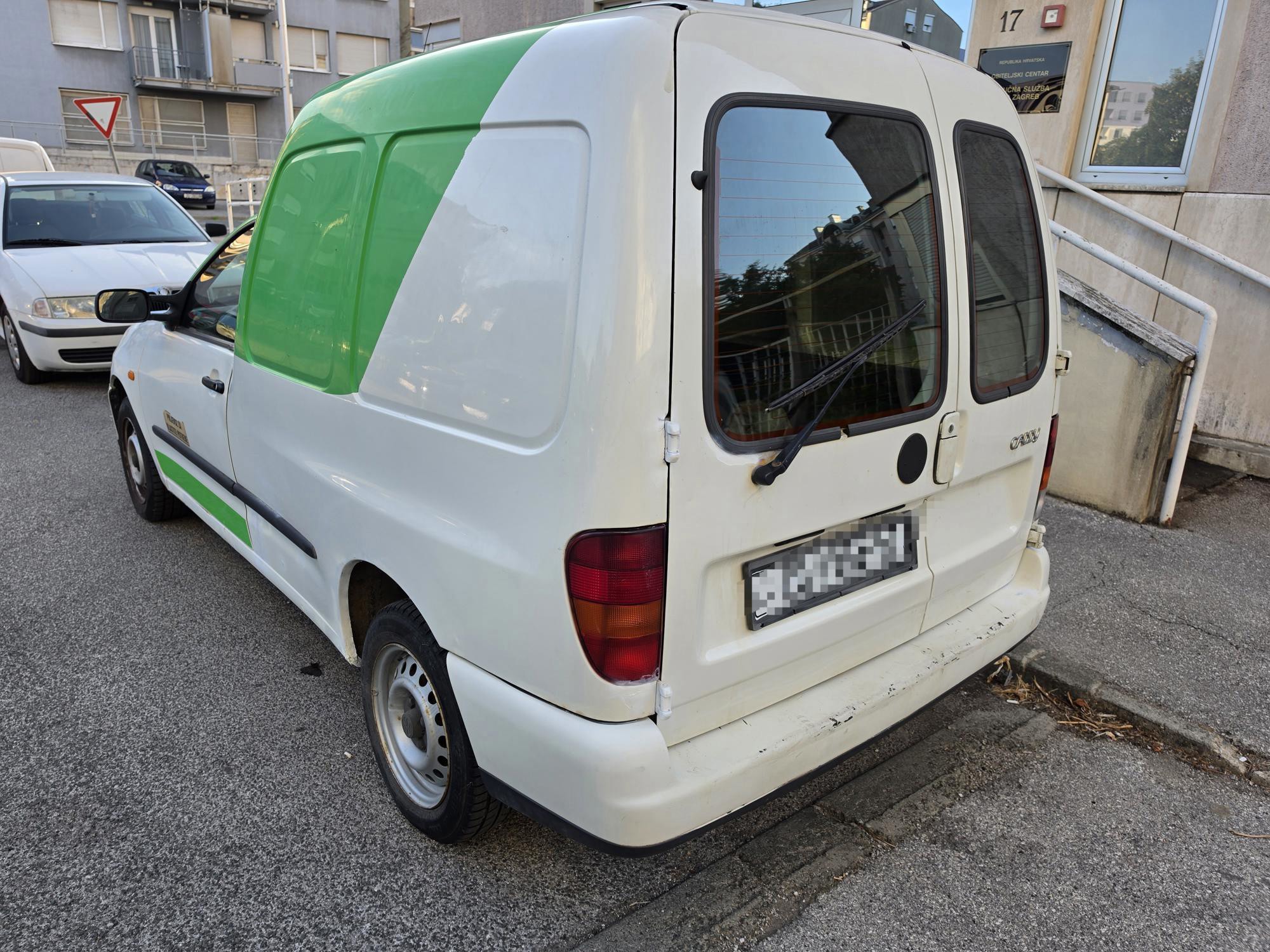VW Caddy reg 7/27, fotografija 2