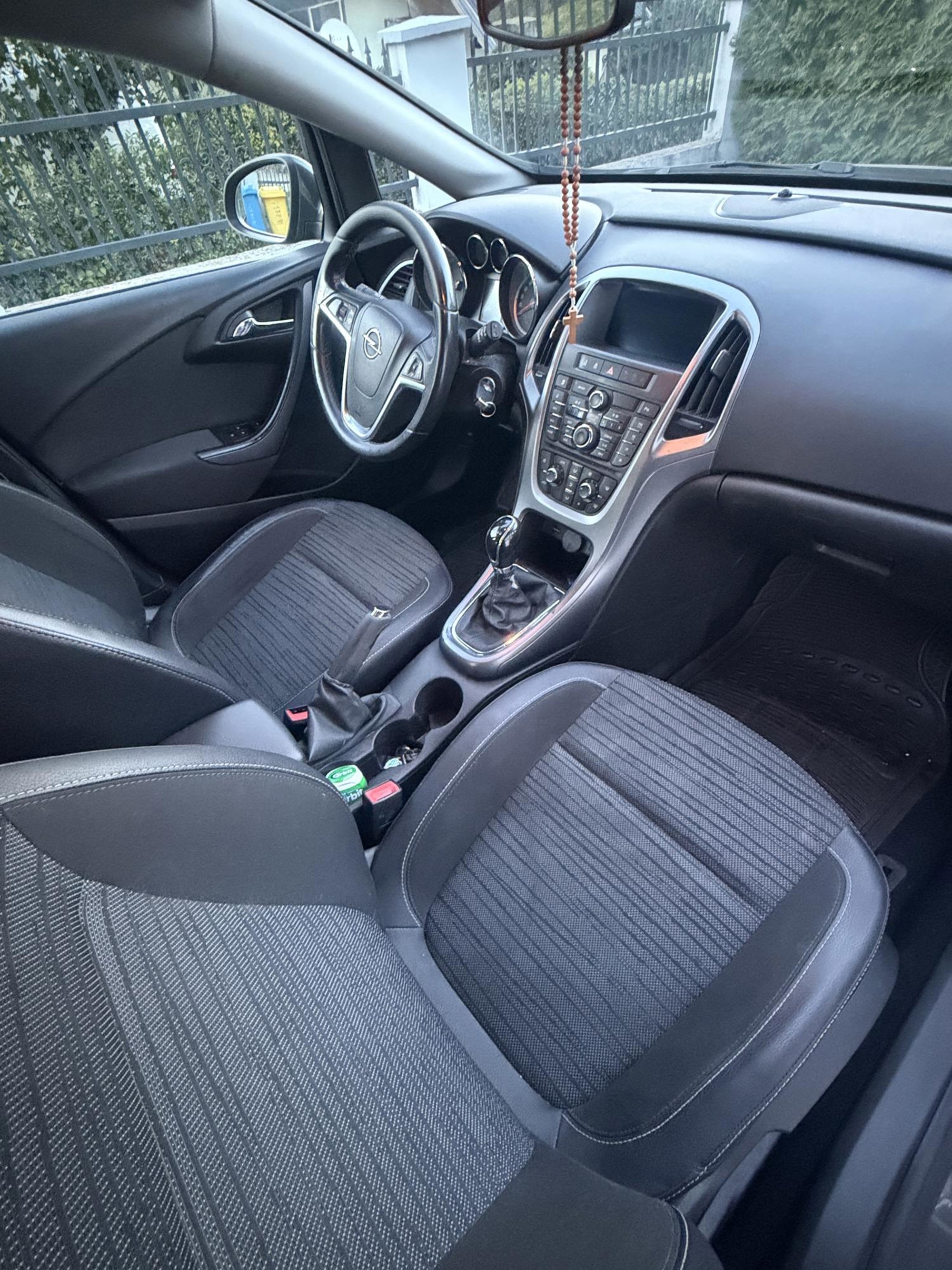 Opel Astra J 1.6 CDTI 2015. – uredna, pouzdana i redovito održavana, fotografija 4