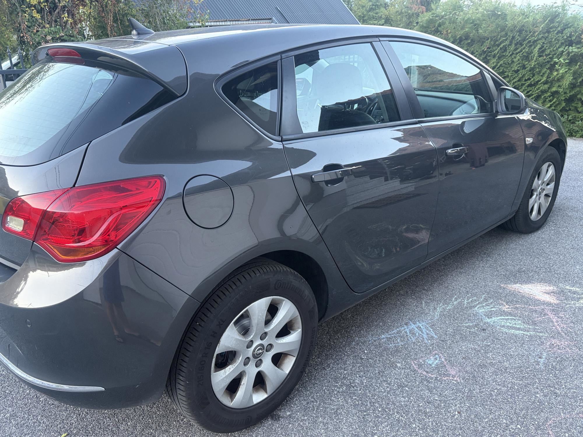 Opel Astra J 1.6 CDTI 2015. – uredna, pouzdana i redovito održavana, fotografija 3
