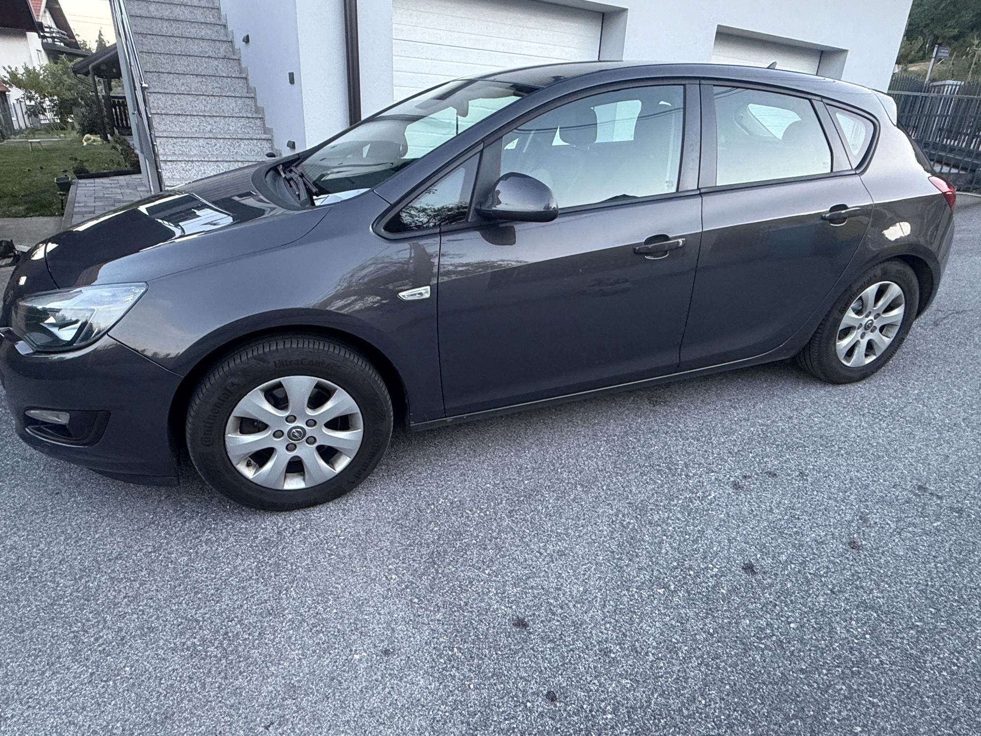 Opel Astra J 1.6 CDTI 2015. – uredna, pouzdana i redovito održavana, fotografija 2