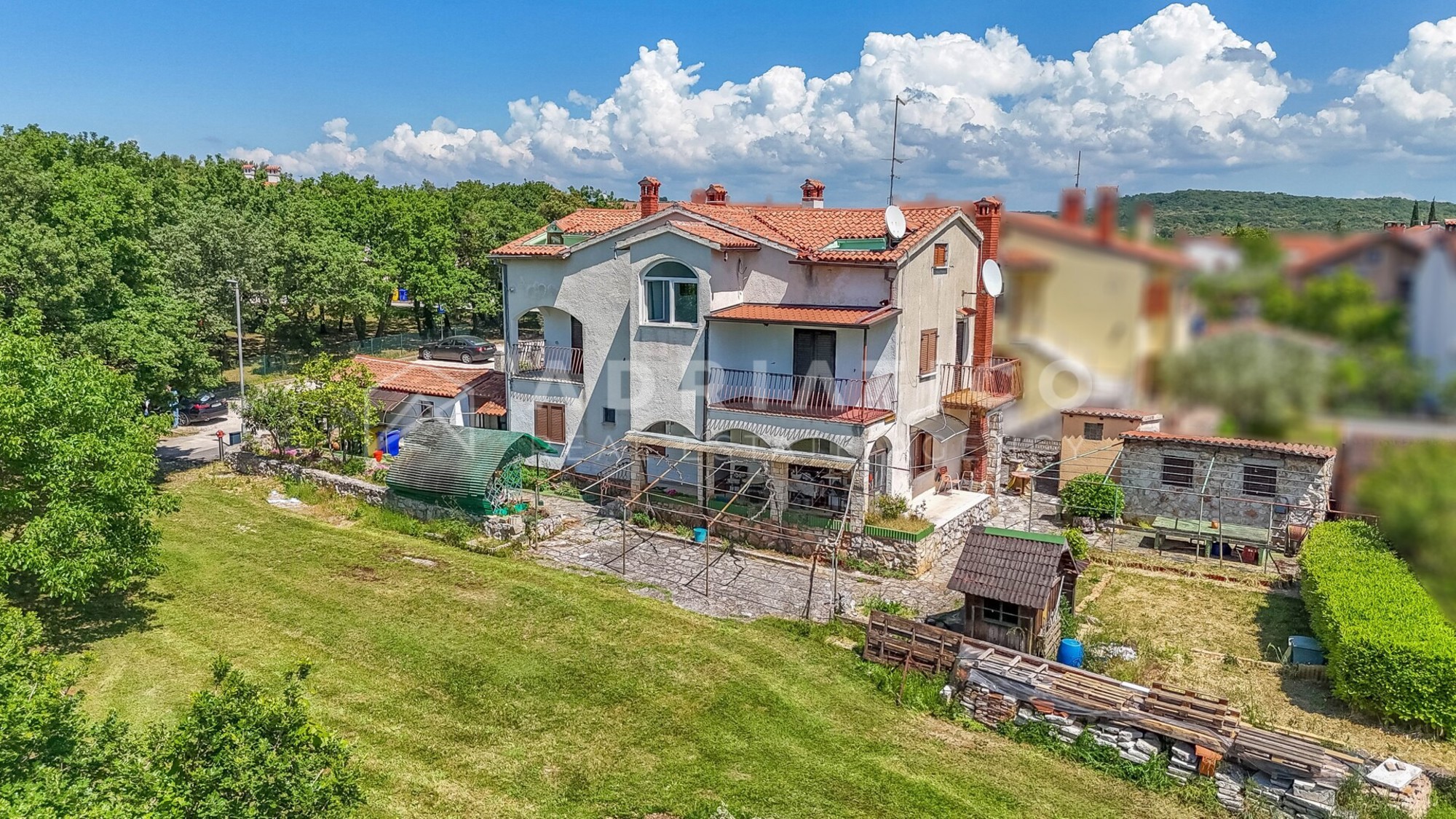 Rovinj, Istra - kuća u predgrađu s investicijskim potencijalom — slika 1