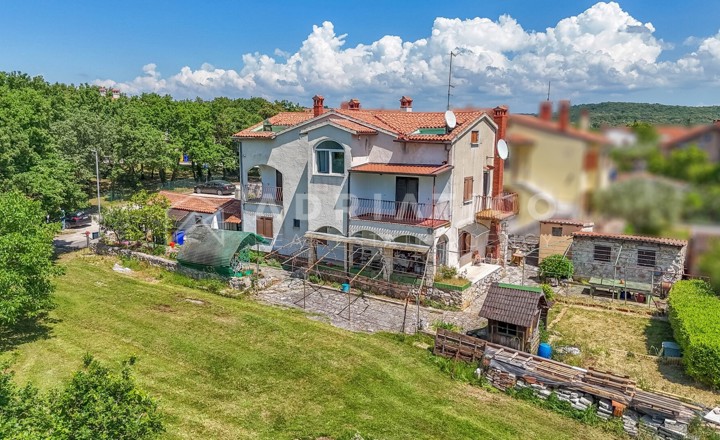Rovinj, Istra - kuća u predgrađu s investicijskim potencijalom