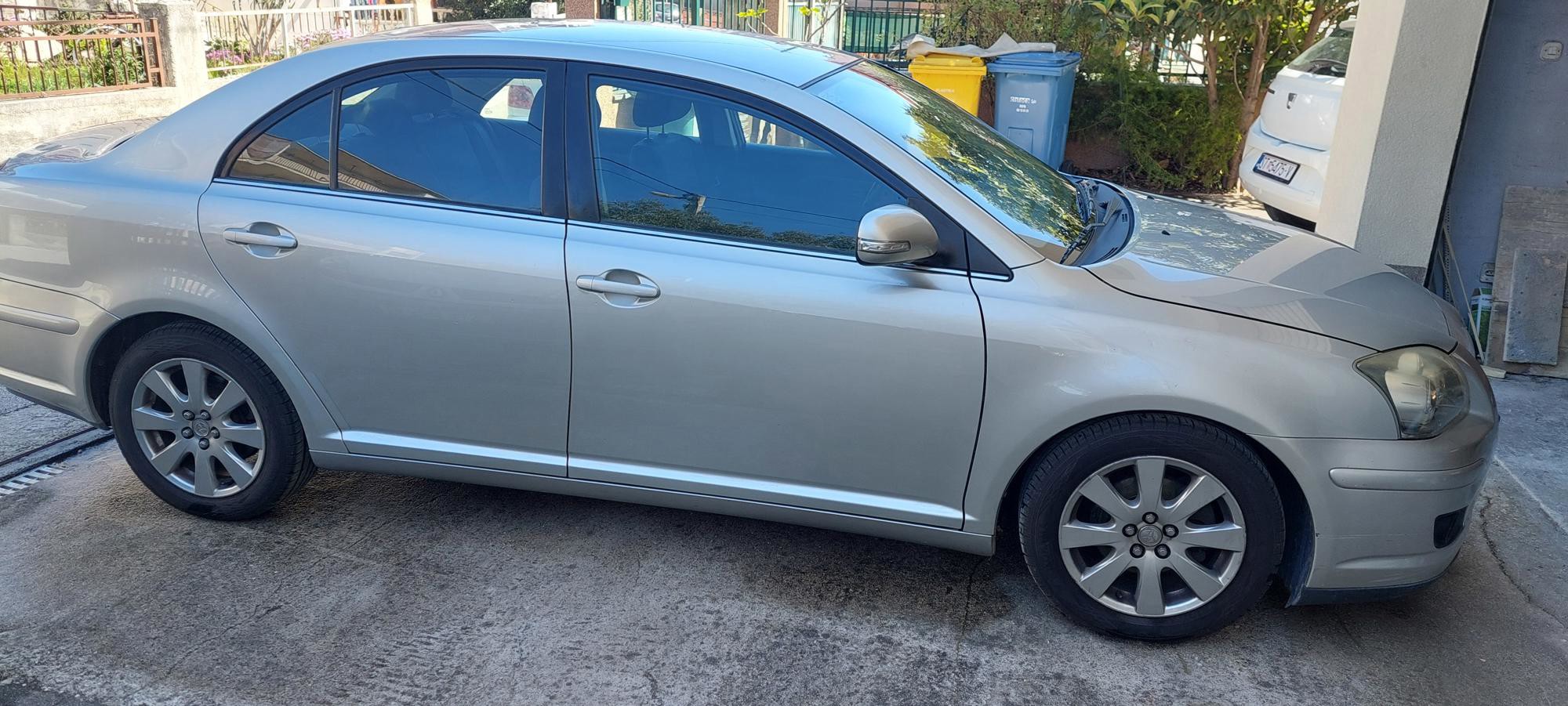 Toyota Avensis 1.8, fotografija 3