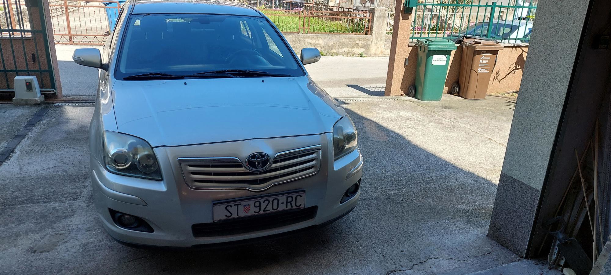 Toyota Avensis 1.8, fotografija 4