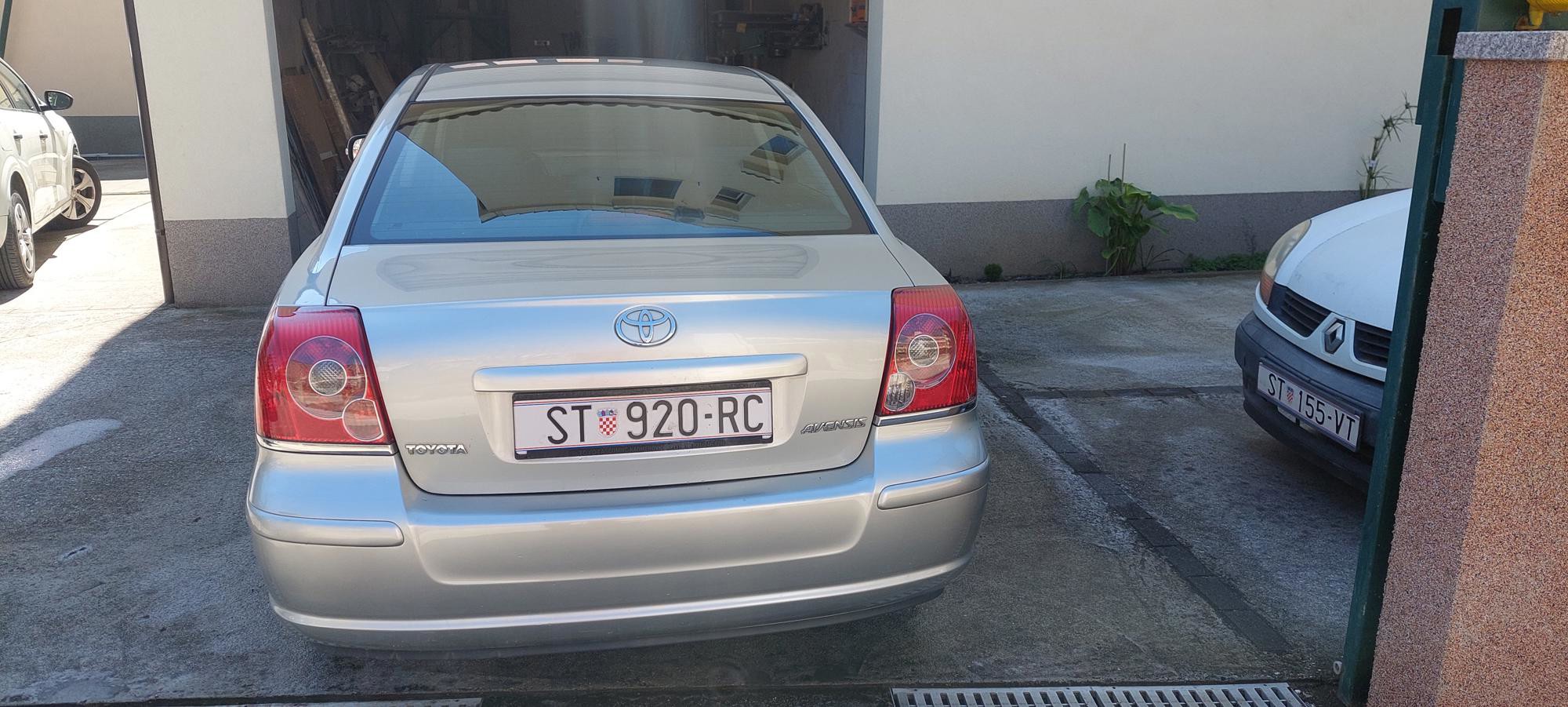 Toyota Avensis 1.8, fotografija 2