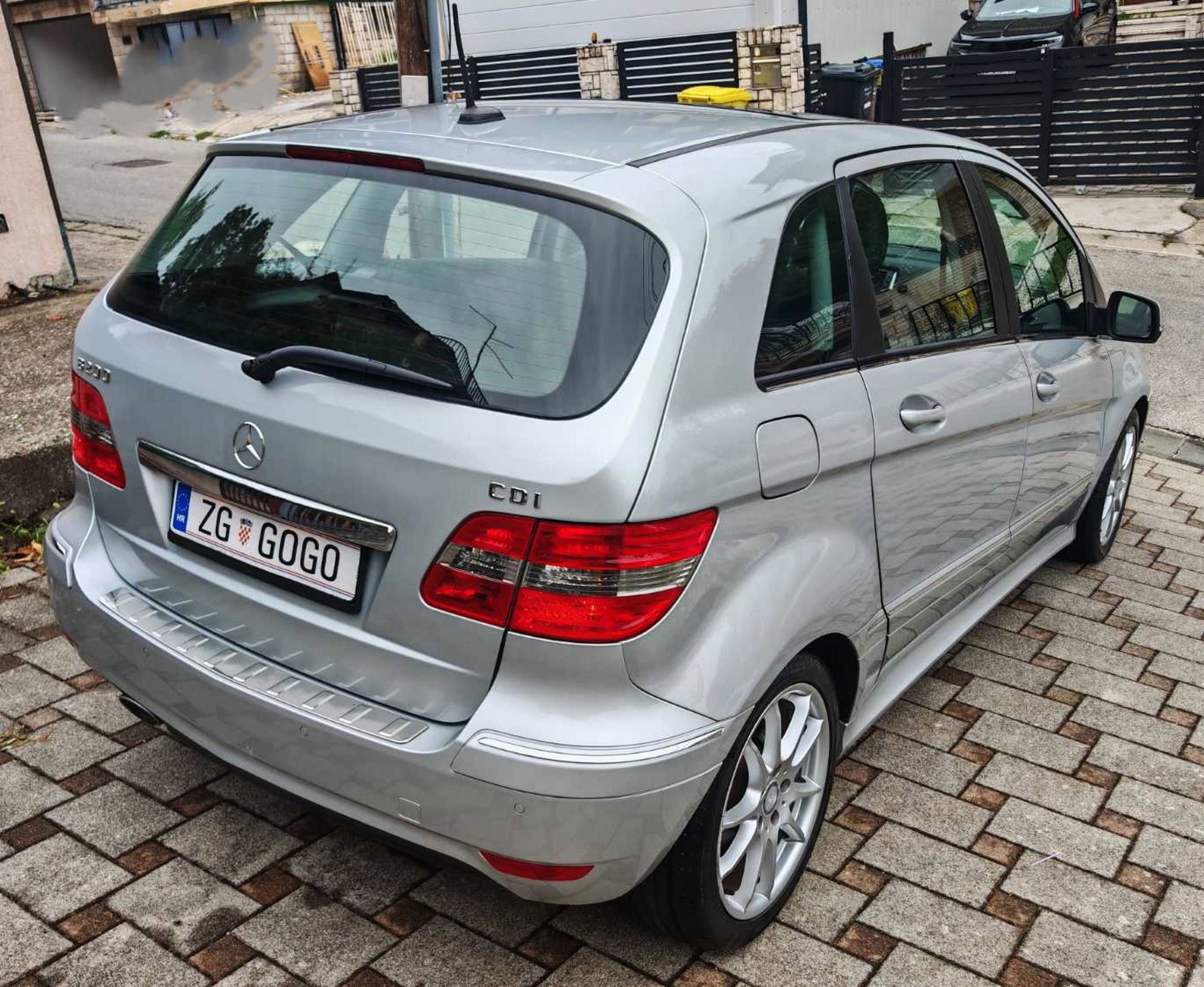 Mercedes B 200 CDI automatik 2011. PANORAMA, KOŽA, PDC, XENON, PREKRASNO STANJE, ZAMJENA, pogled izvana - slika 2