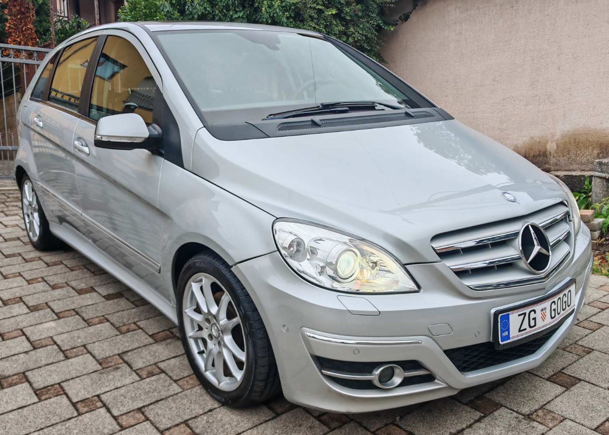 Mercedes B 200 CDI automatik 2011. PANORAMA, KOŽA, PDC, XENON, PREKRASNO STANJE, ZAMJENA, pogled izvana - slika 3