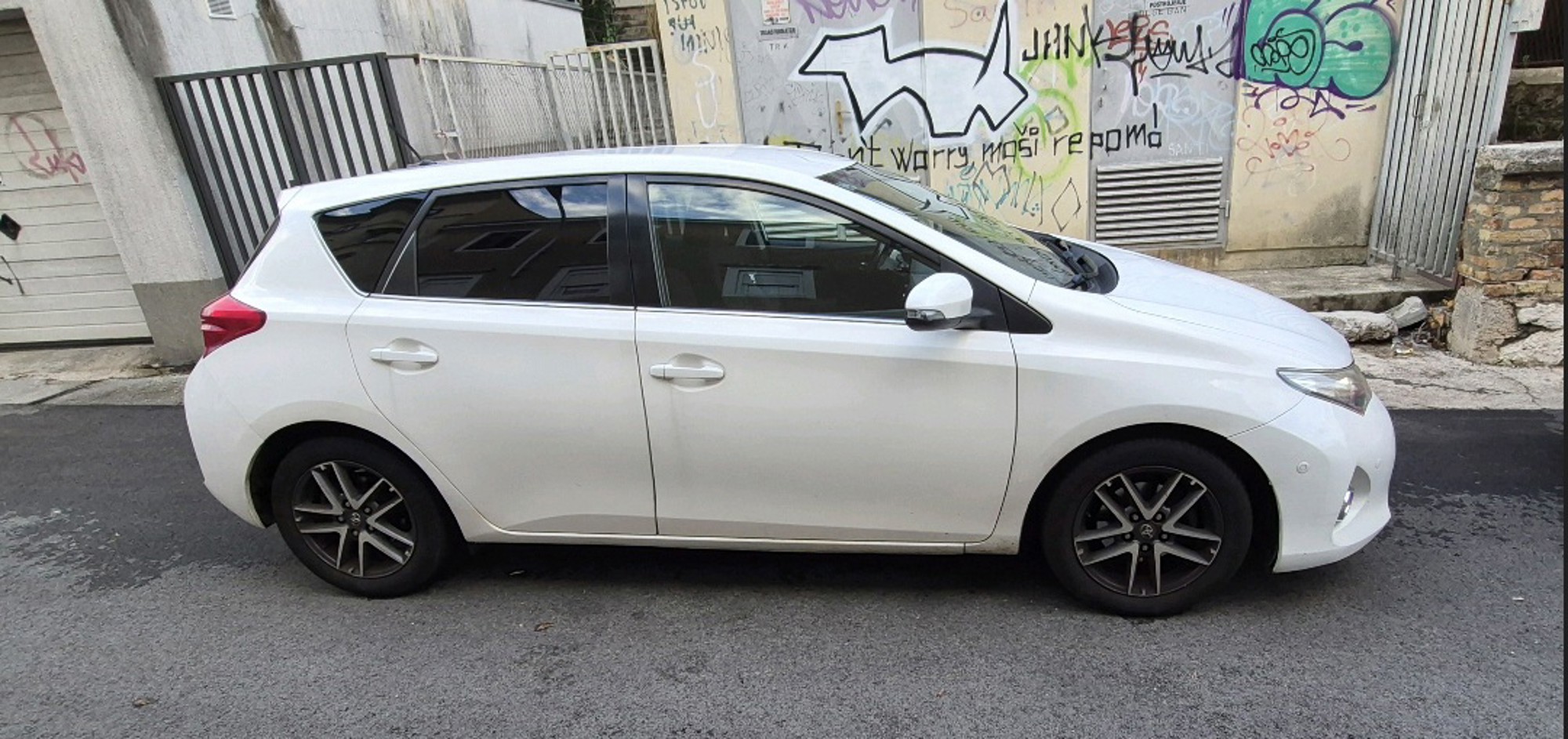 Prodajem Toyota Auris 1.4 D, fotografija 2