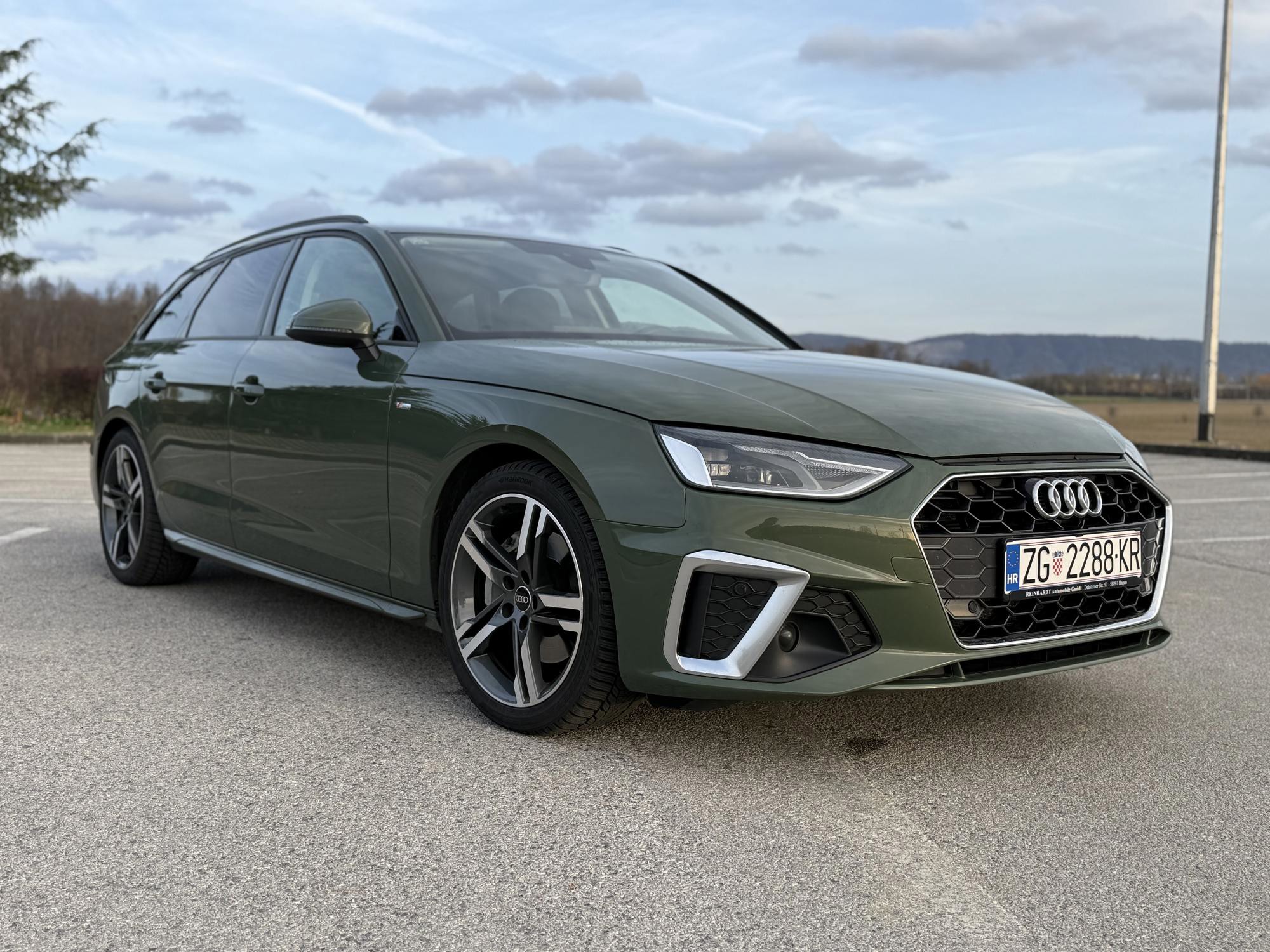 Audi A4 Avant 40 TDI S line, fotografija 2