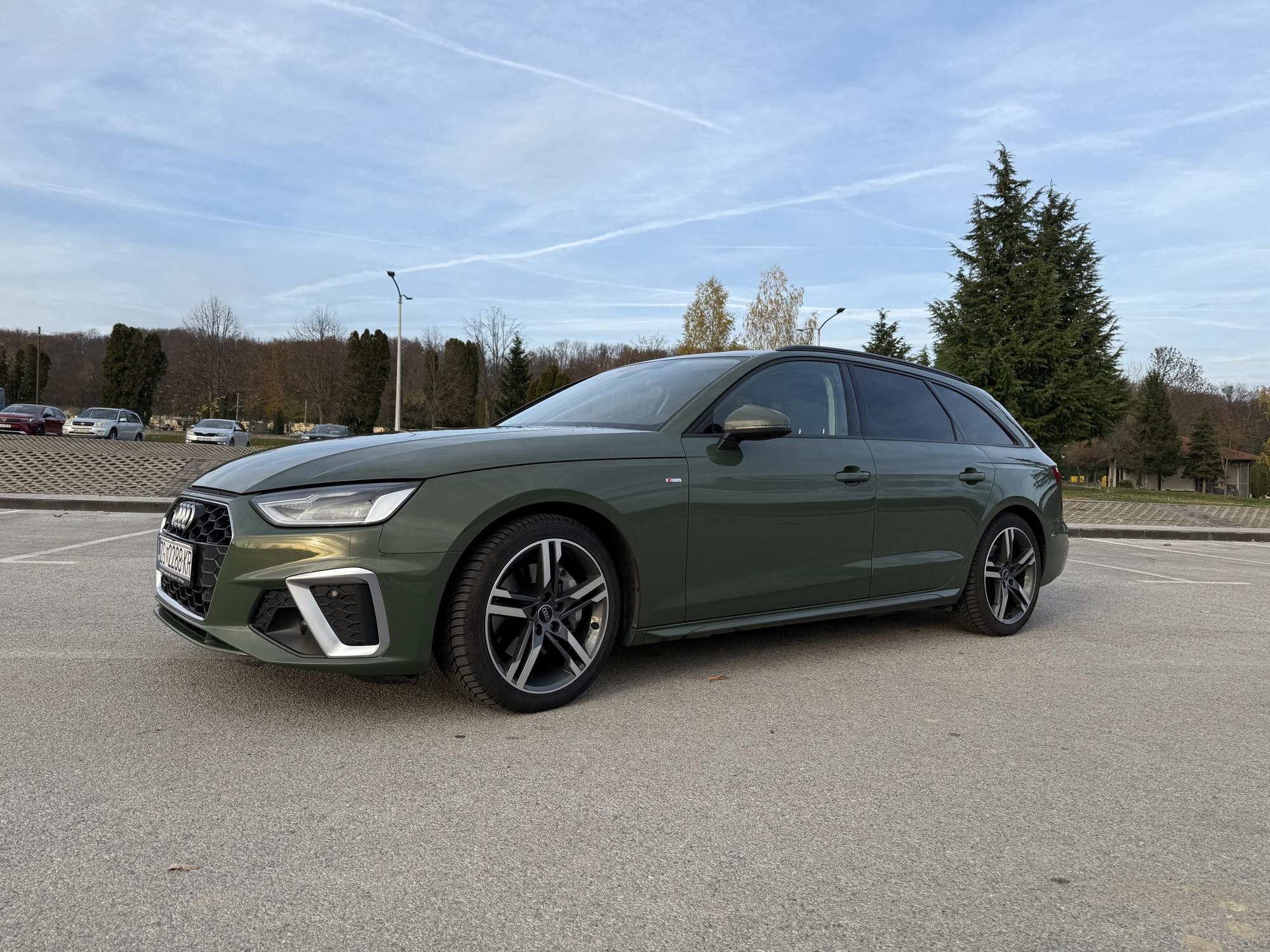 Audi A4 Avant 40 TDI S line, fotografija 3