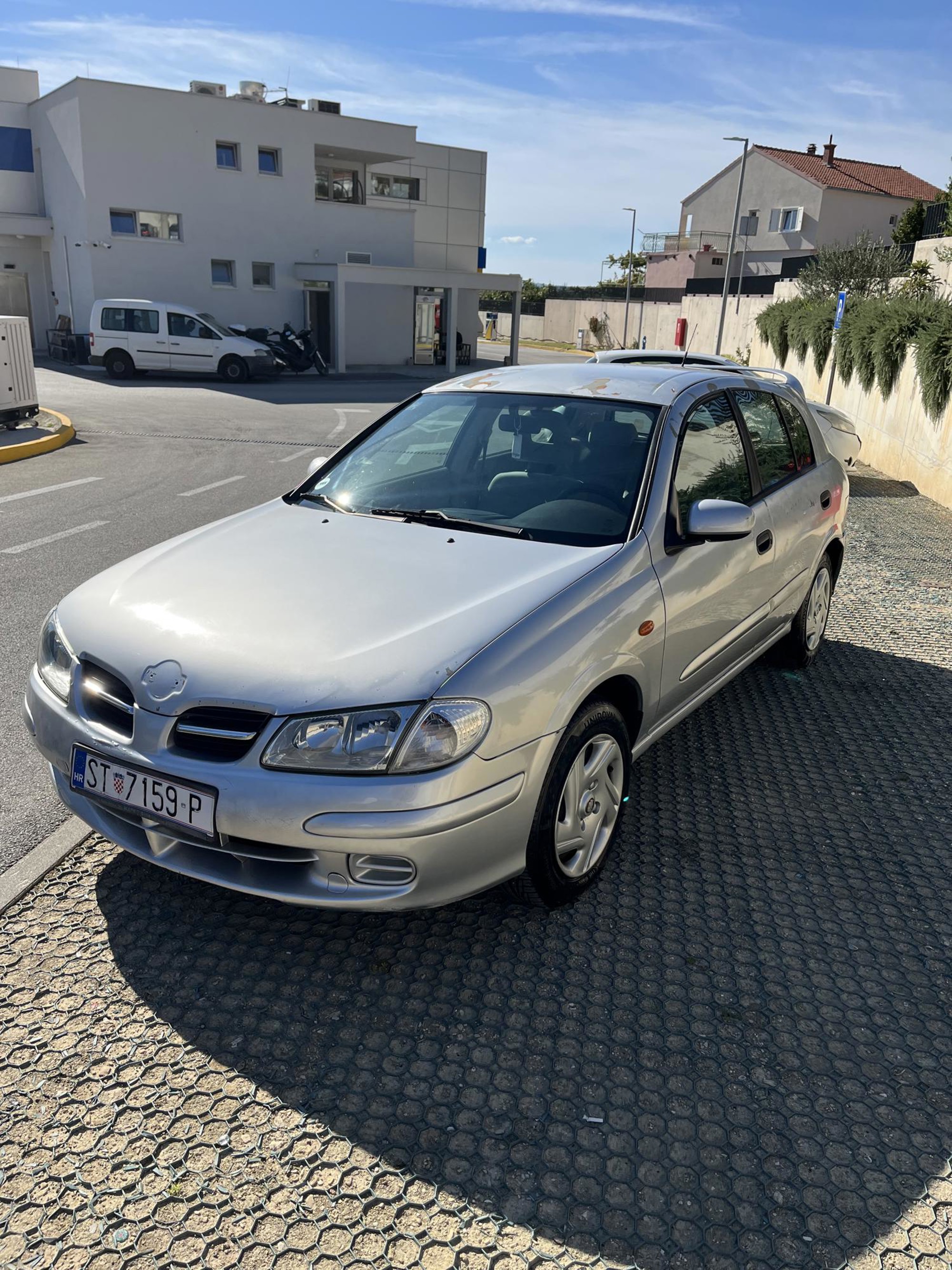 Nissan Almera 1.5 benzin, fotografija 2