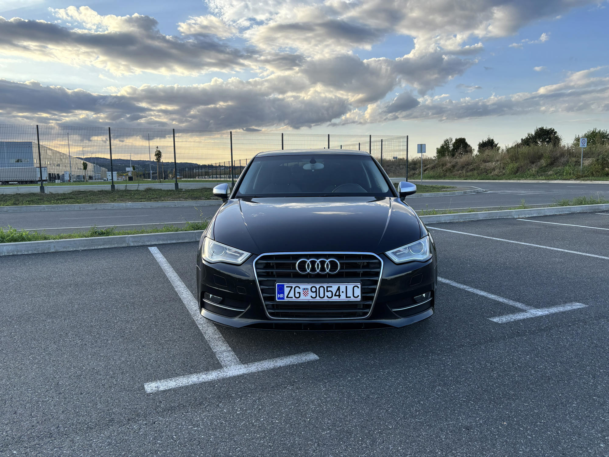 Audi A3 1,4 TFSI, Sport Line, Bi-Xenon, 19" Alu..., fotografija 3