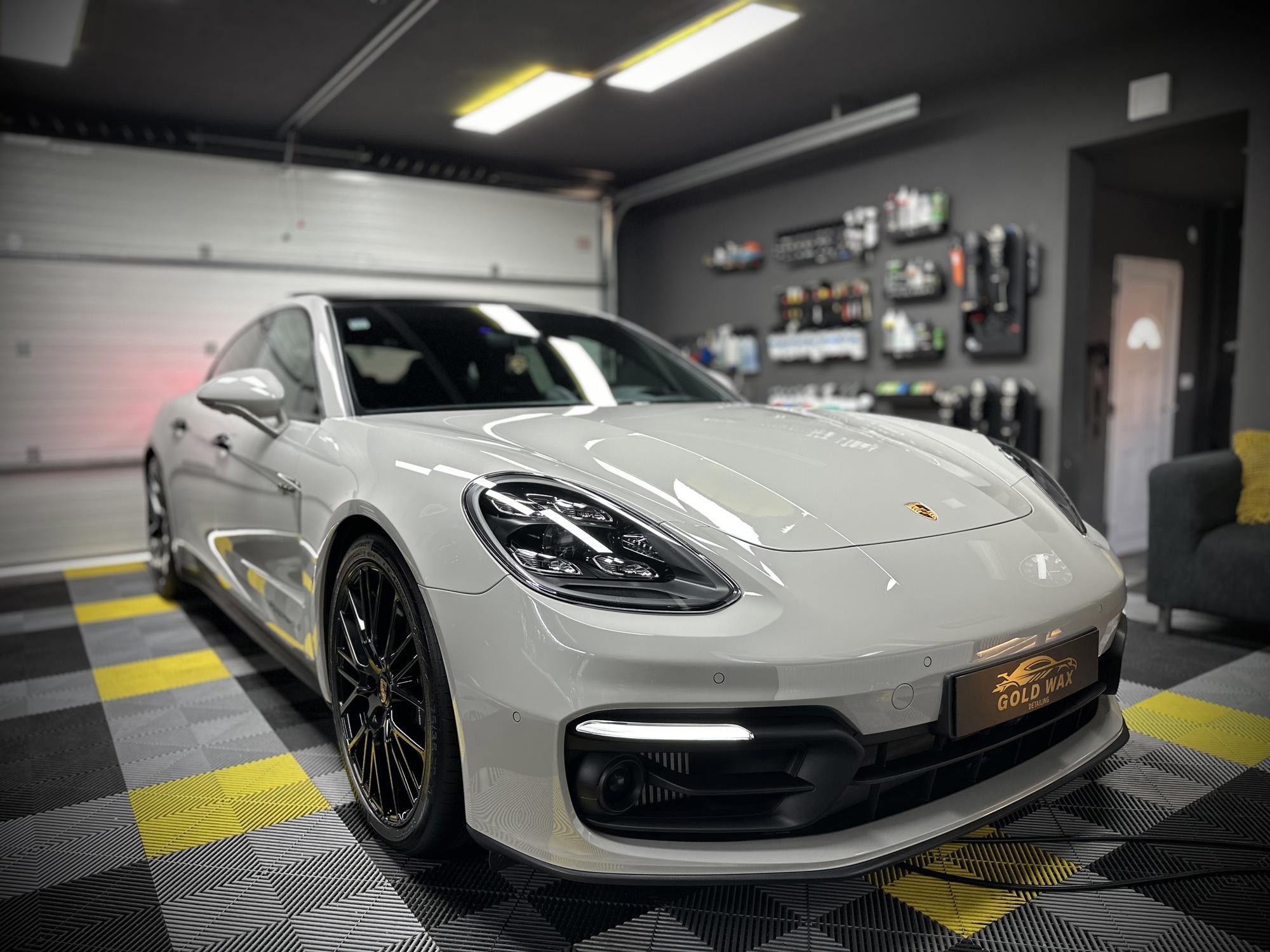 Porsche Panamera 4 E-hybrid *Platinum edition*, fotografija 2