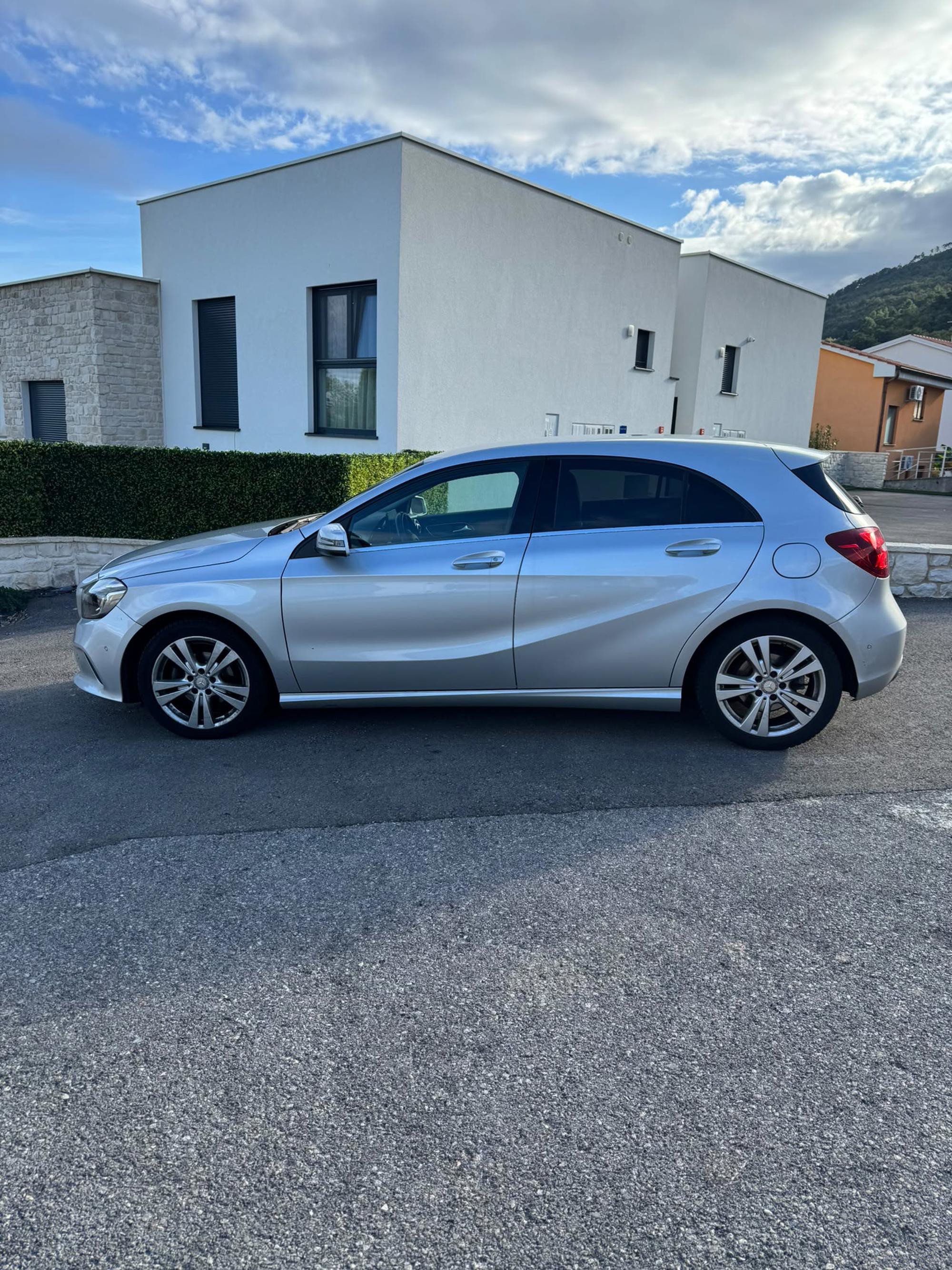 Mercedes A 180d, pogled izvana - slika 1