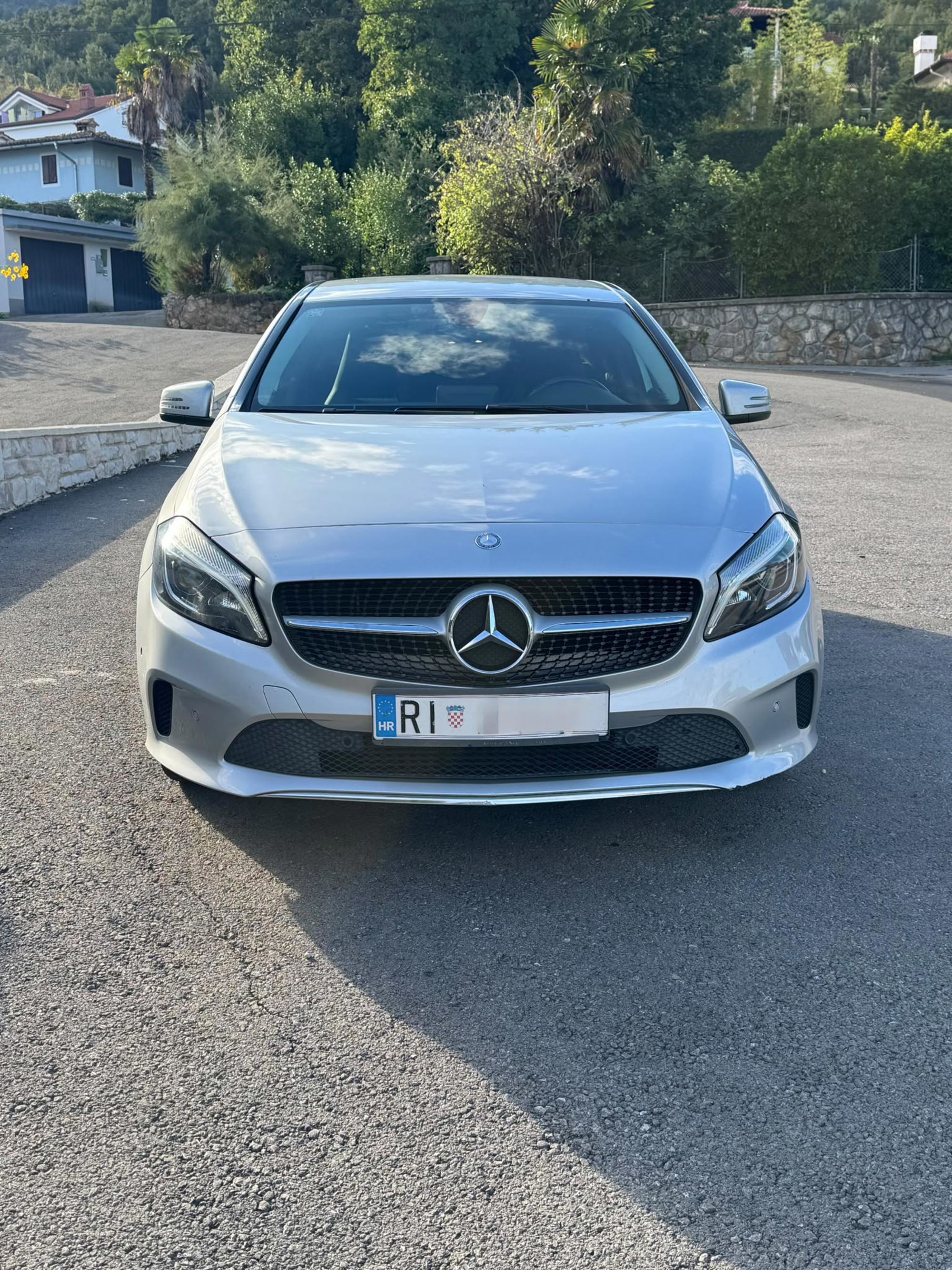 Mercedes A 180d, pogled izvana - slika 2
