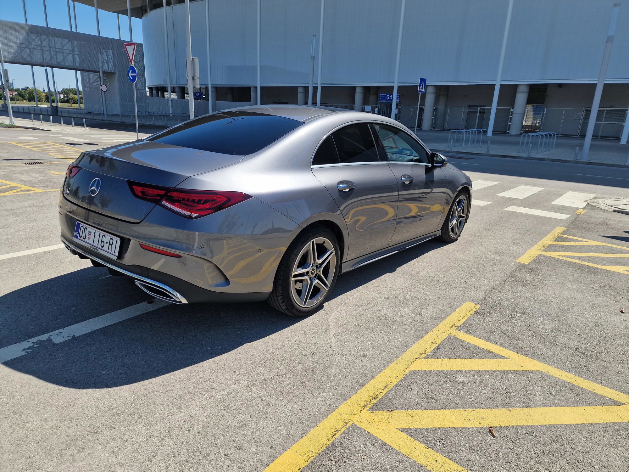 Mercedes-Benz CLA 200 AMG line + Pano + MBUX +LED + Park..., fotografija 4