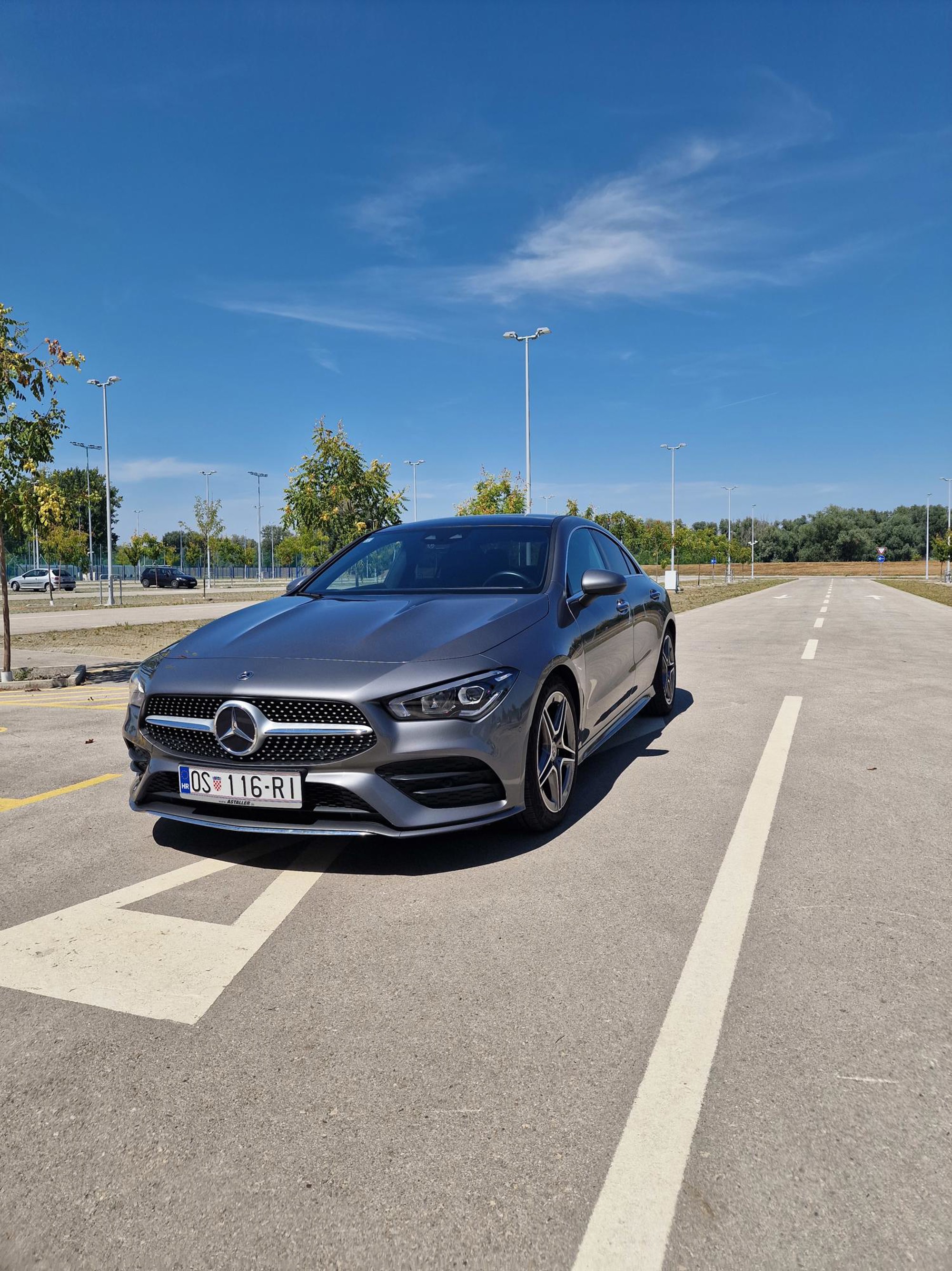 Mercedes-Benz CLA 200 AMG line + Pano + MBUX +LED + Park..., fotografija 2