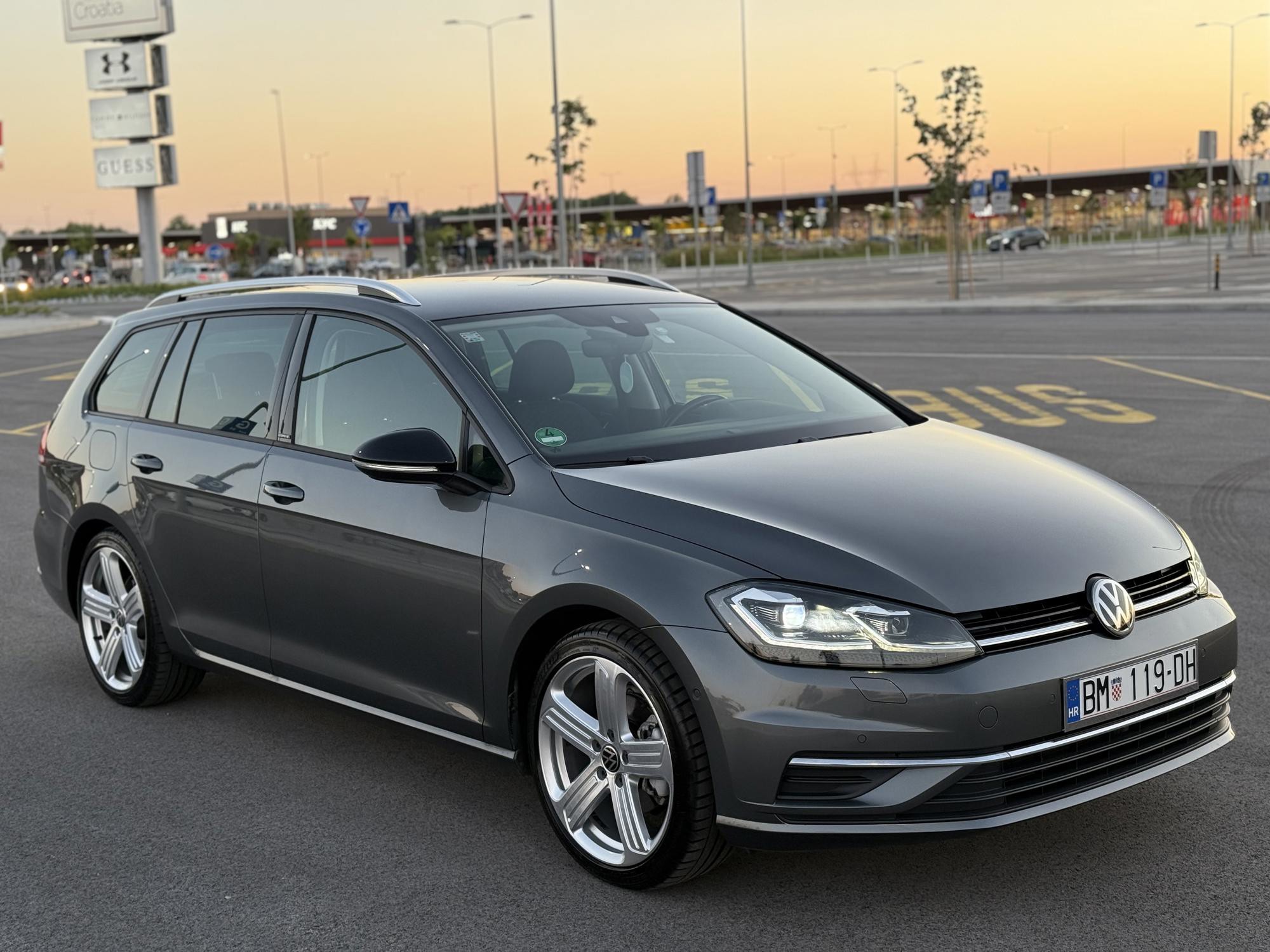 VW Golf 7 Variant 2019. 1.6TDI 85kw DSG *IQ Drive* LED,Virtual,Navi,ACC,Senzori 360’,Kamera,Alu 18”, fotografija 4