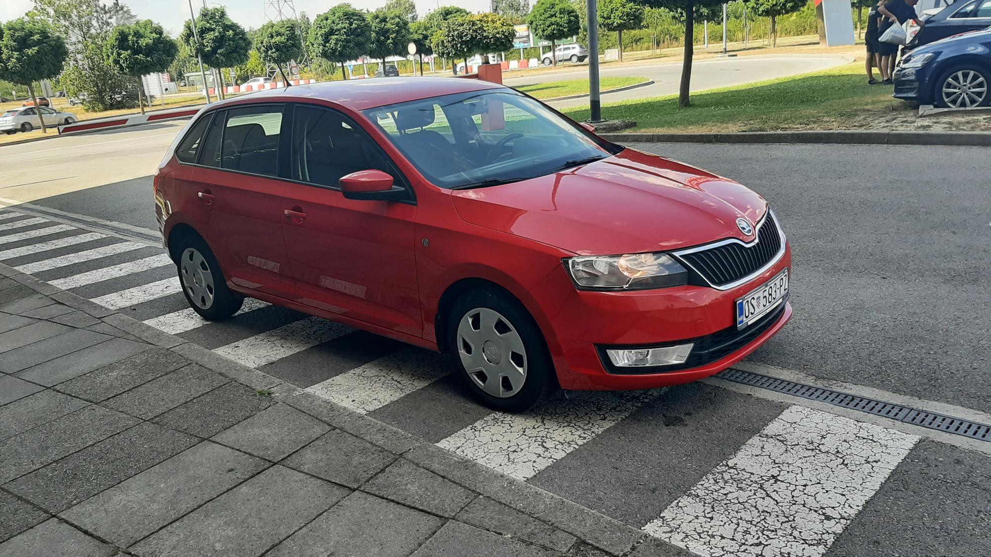 Škoda rapid 1.6 tdi 180 000 km hr. auto, pogled izvana - slika 2