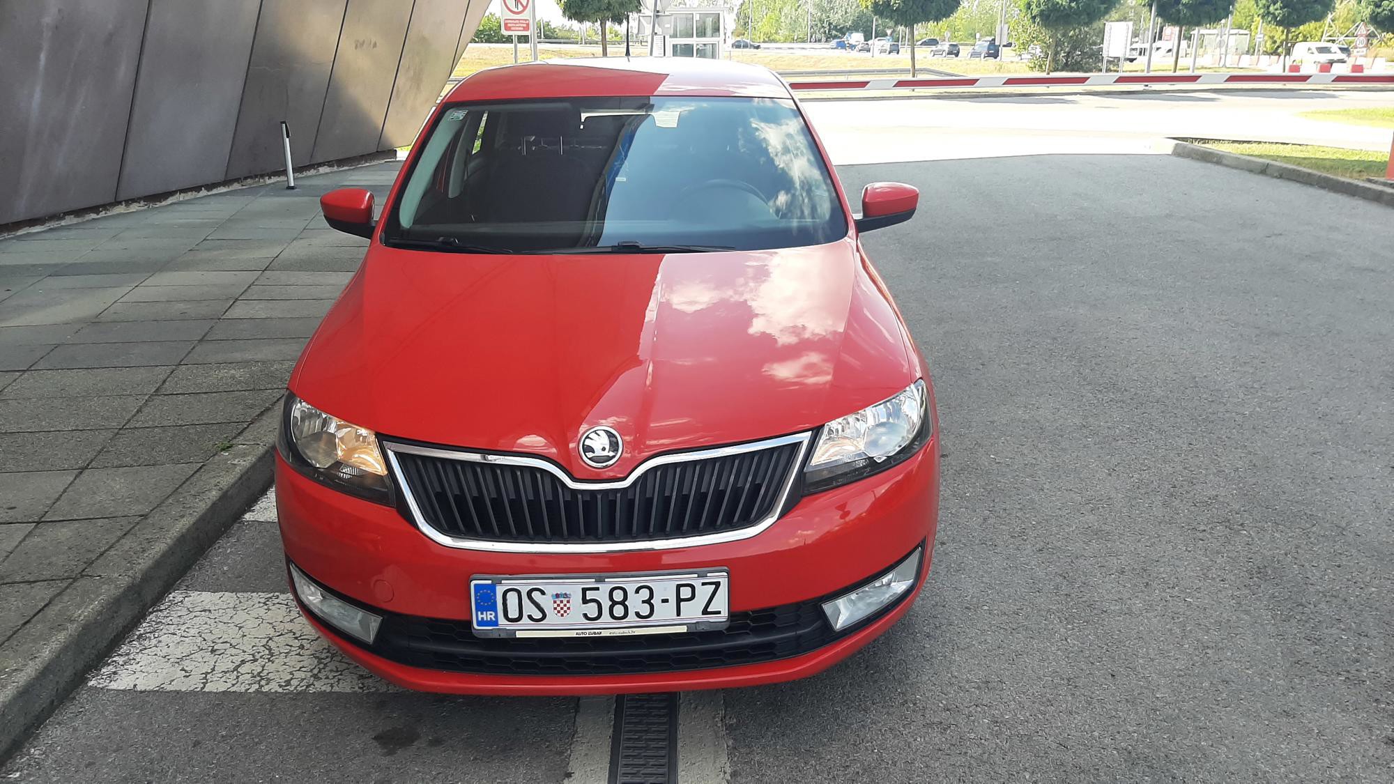 Škoda rapid 1.6 tdi 180 000 km hr. auto, pogled izvana - slika 1