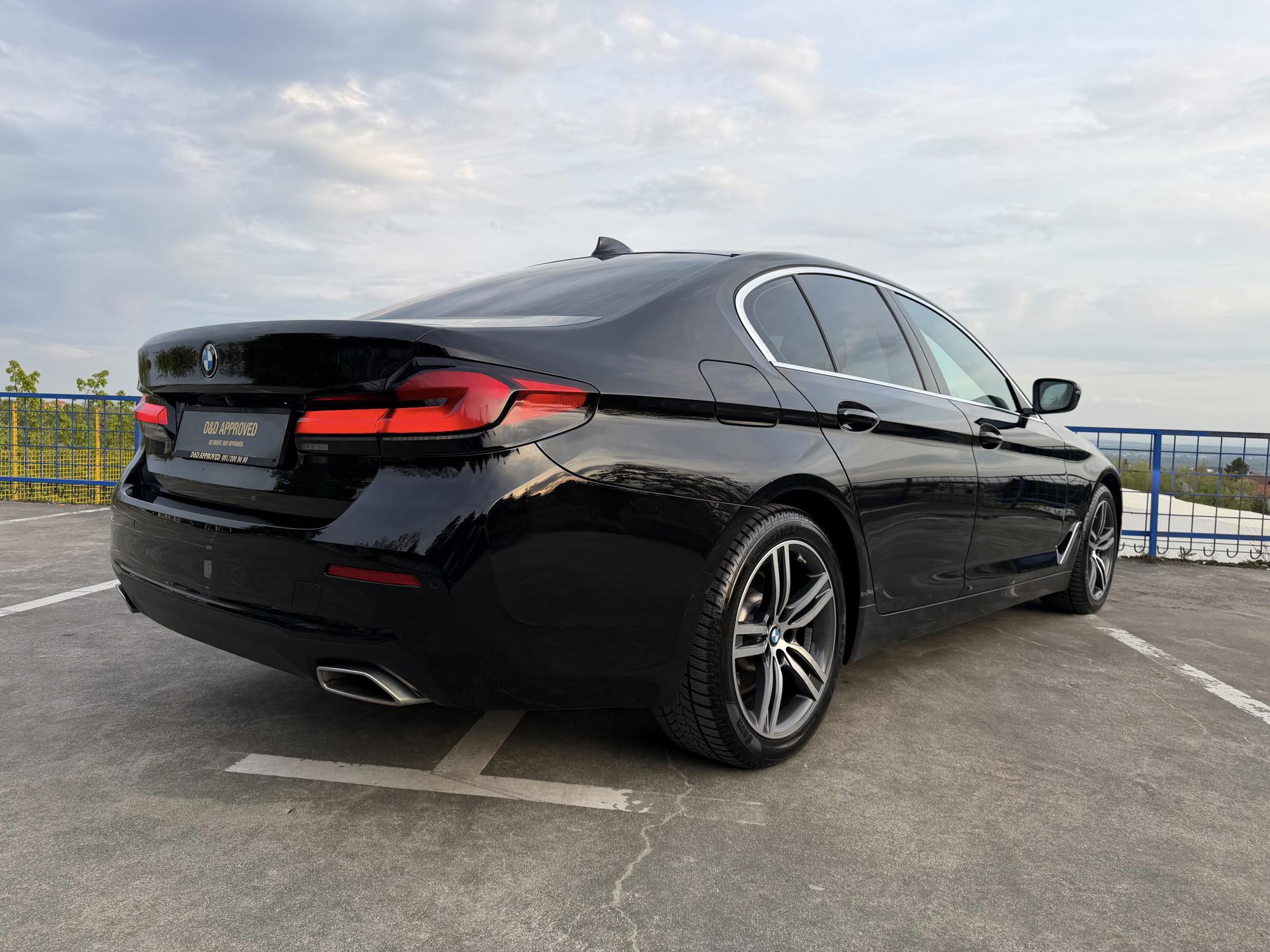 BMW serija 5 SPORT XD(4x4), 520d automatik,HR AUTO, MODEL 2023g, KOŽA, VIRTUAL, NAVI, LED,MF VOLAN,, fotografija 4