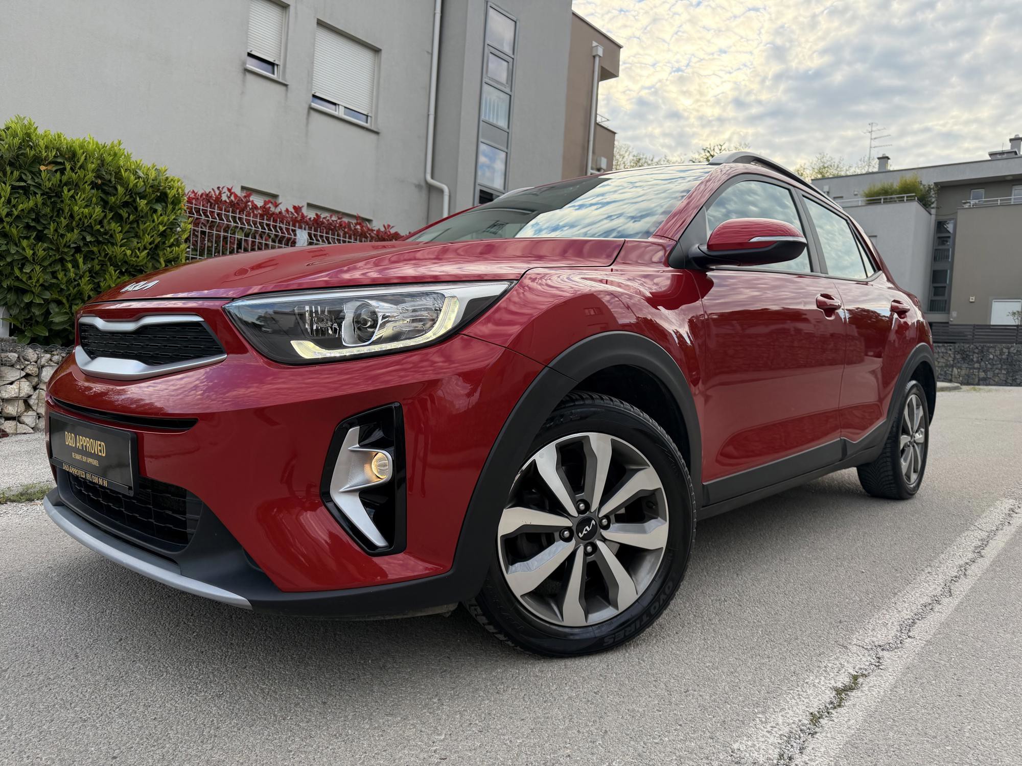 Kia Stonic 1.0 T-GDi, 100ks, 2022g, JAMSTVO 12mj, HR AUTO, NAVIGACIJA, MF VOLAN, HILL HOLD, LED, .., fotografija 2