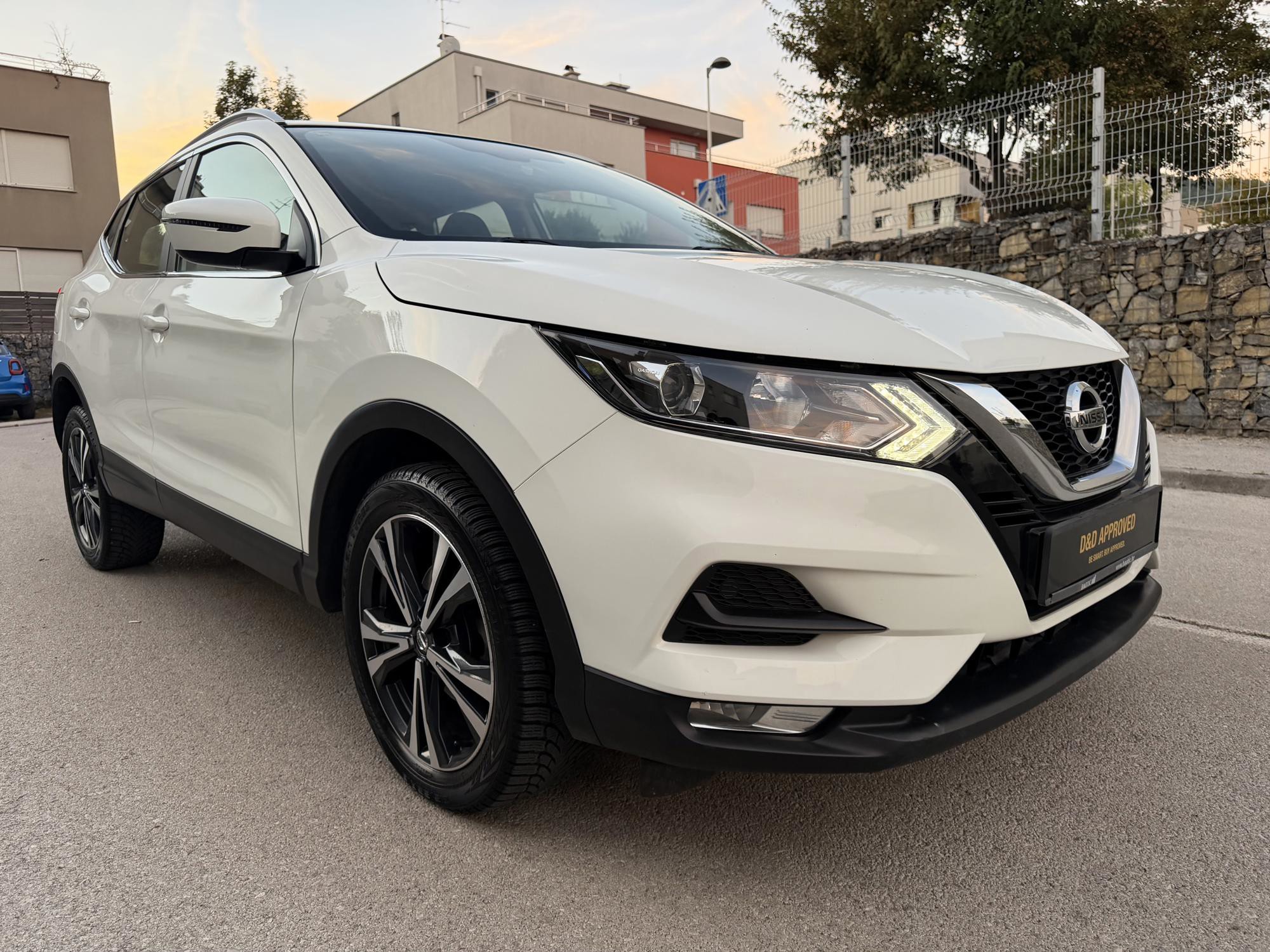 Nissan Qashqai 1,3 DIG-T automatik 160ks, MODEL 2021.g, JAMSTVO 12mj, NAVIGACIJA, KAMERA, MF VOLAN.., fotografija 3