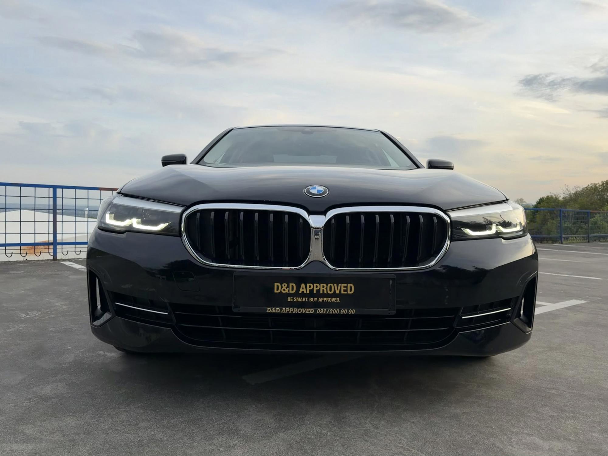 BMW serija 5 SPORT XD(4x4), 520d automatik,HR AUTO, MODEL 2023g, KOŽA, VIRTUAL, NAVI, LED,MF VOLAN,, fotografija 2