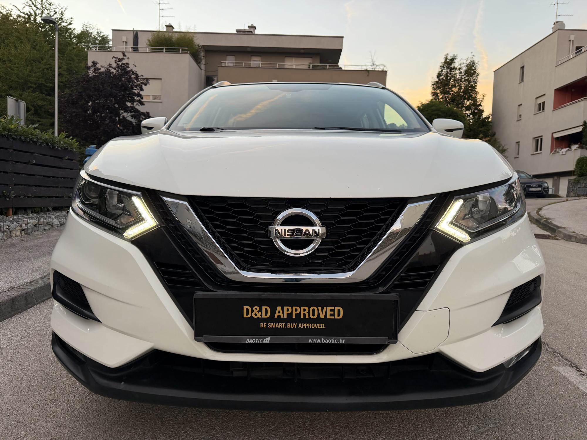 Nissan Qashqai 1,3 DIG-T automatik 160ks, MODEL 2021.g, JAMSTVO 12mj, NAVIGACIJA, KAMERA, MF VOLAN.., fotografija 4