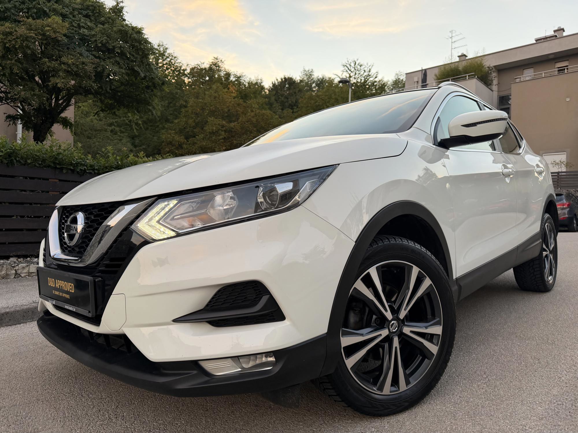 Nissan Qashqai 1,3 DIG-T automatik 160ks, MODEL 2021.g, JAMSTVO 12mj, NAVIGACIJA, KAMERA, MF VOLAN.., fotografija 2