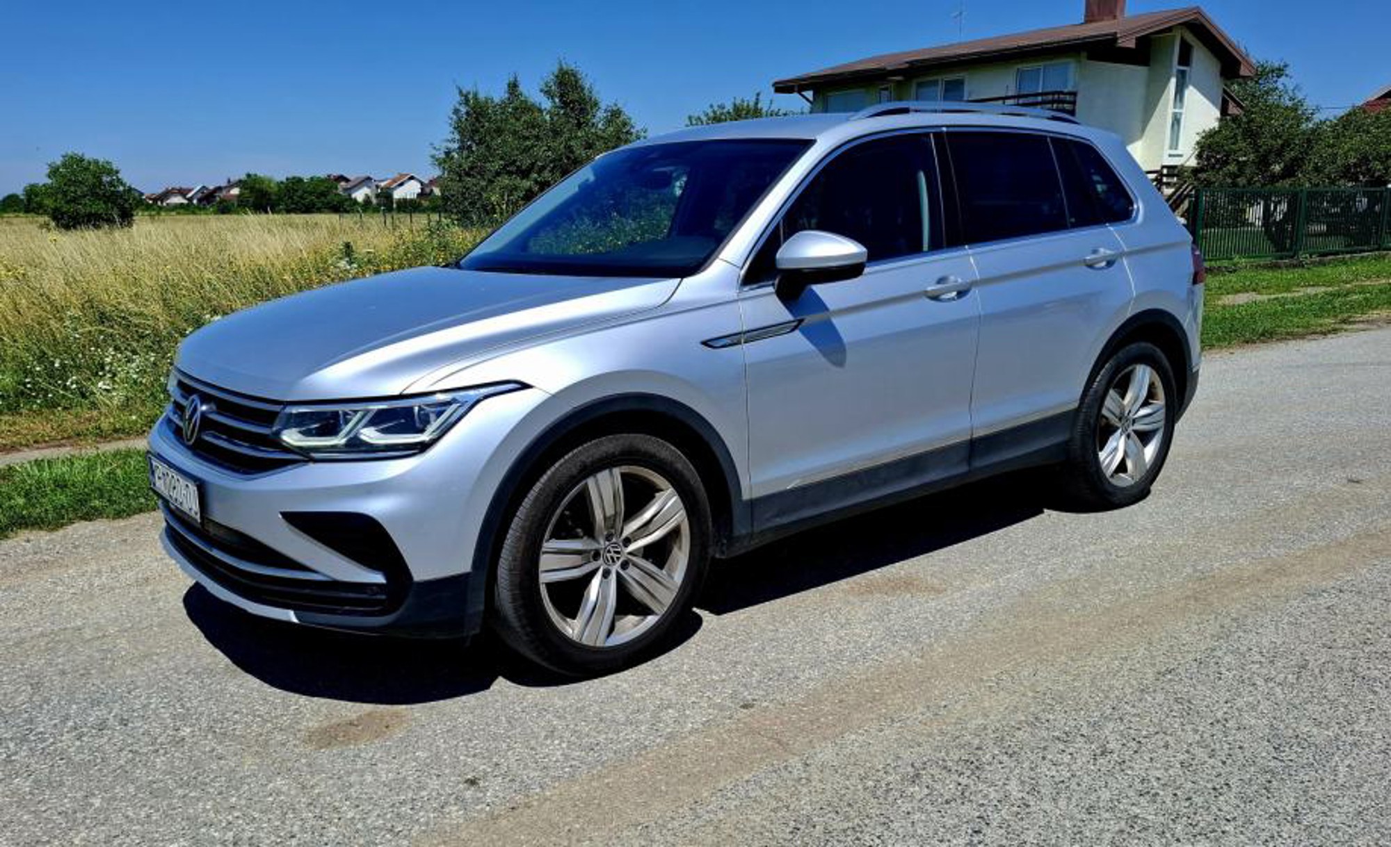 VW Tiguan 2.0 TDI DSG ELEGANCE • MATRIX • ACC • 19" • 2022., fotografija 1