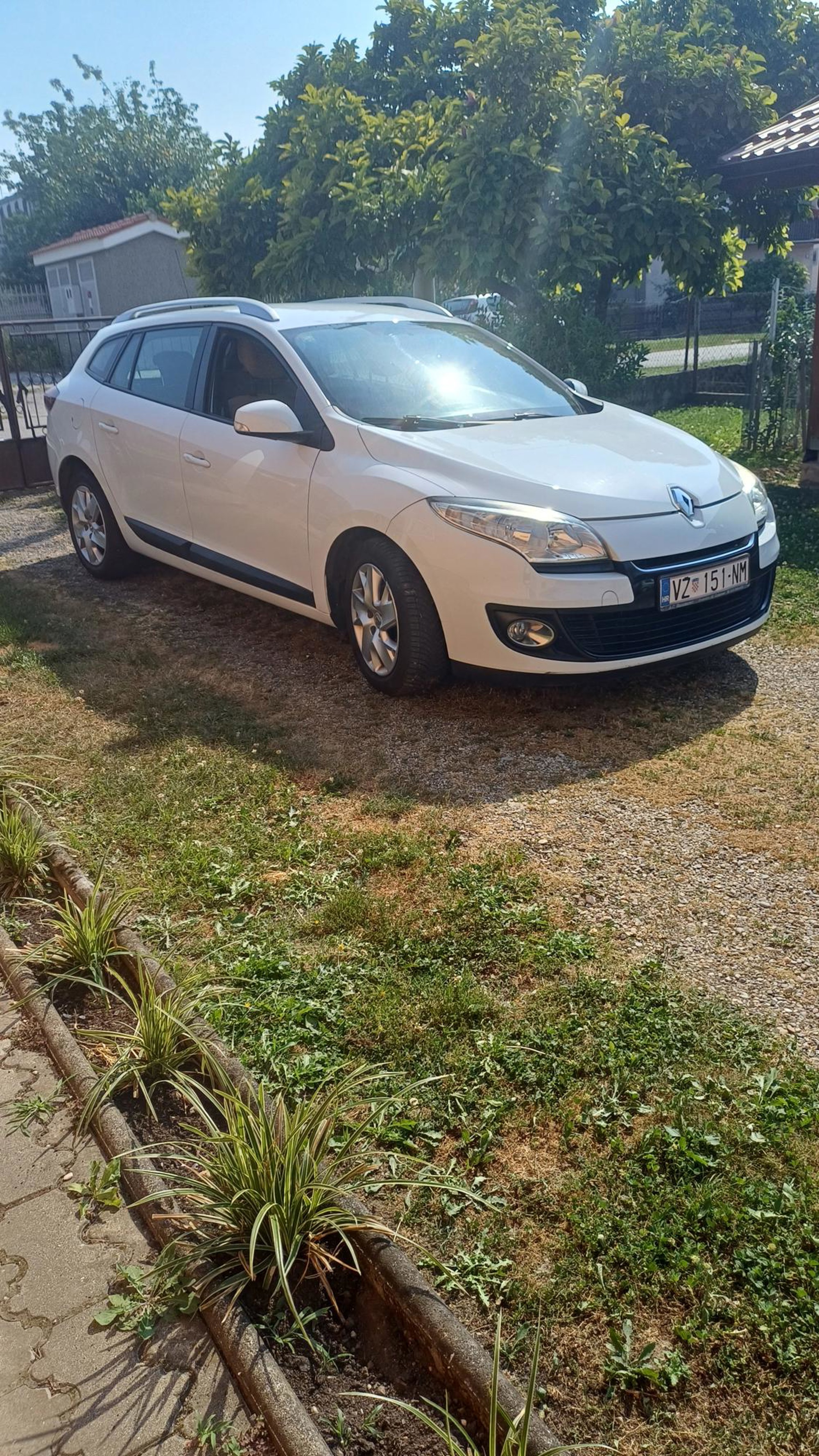 Renault Megane Grandtour 1,5 dCi registriran godinu dana, fotografija 3