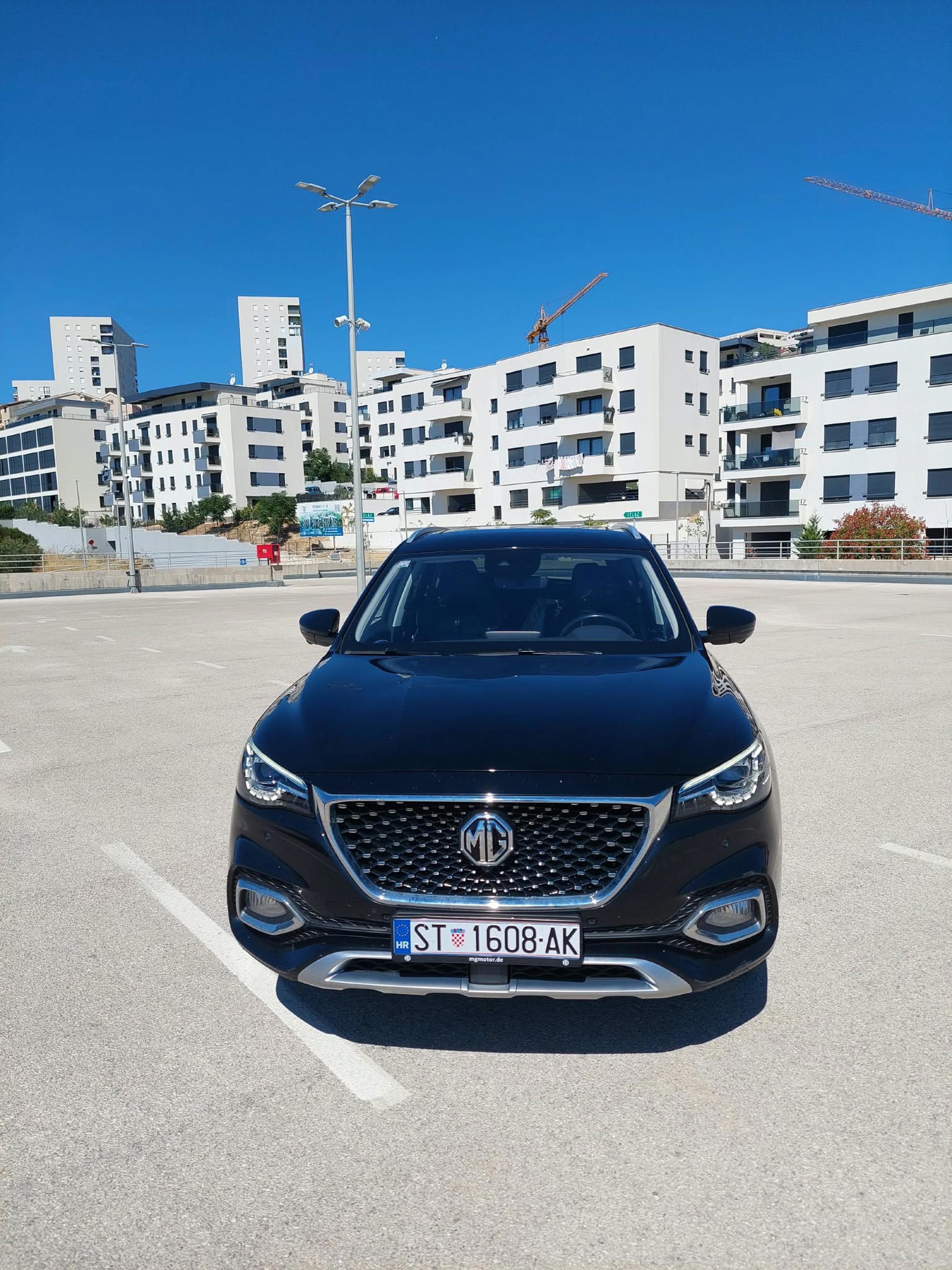 MG EHS PHEV LUXURY 257 KS / 2022. / 86.700 KM, fotografija 2