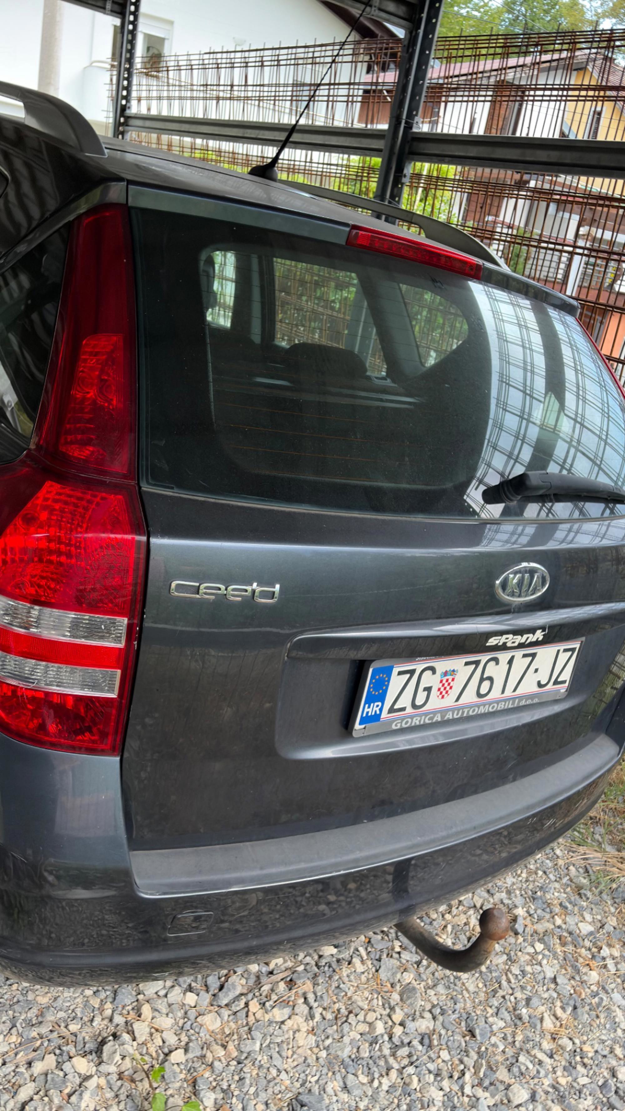 Kia ceed 1,6 crdi, fotografija 2
