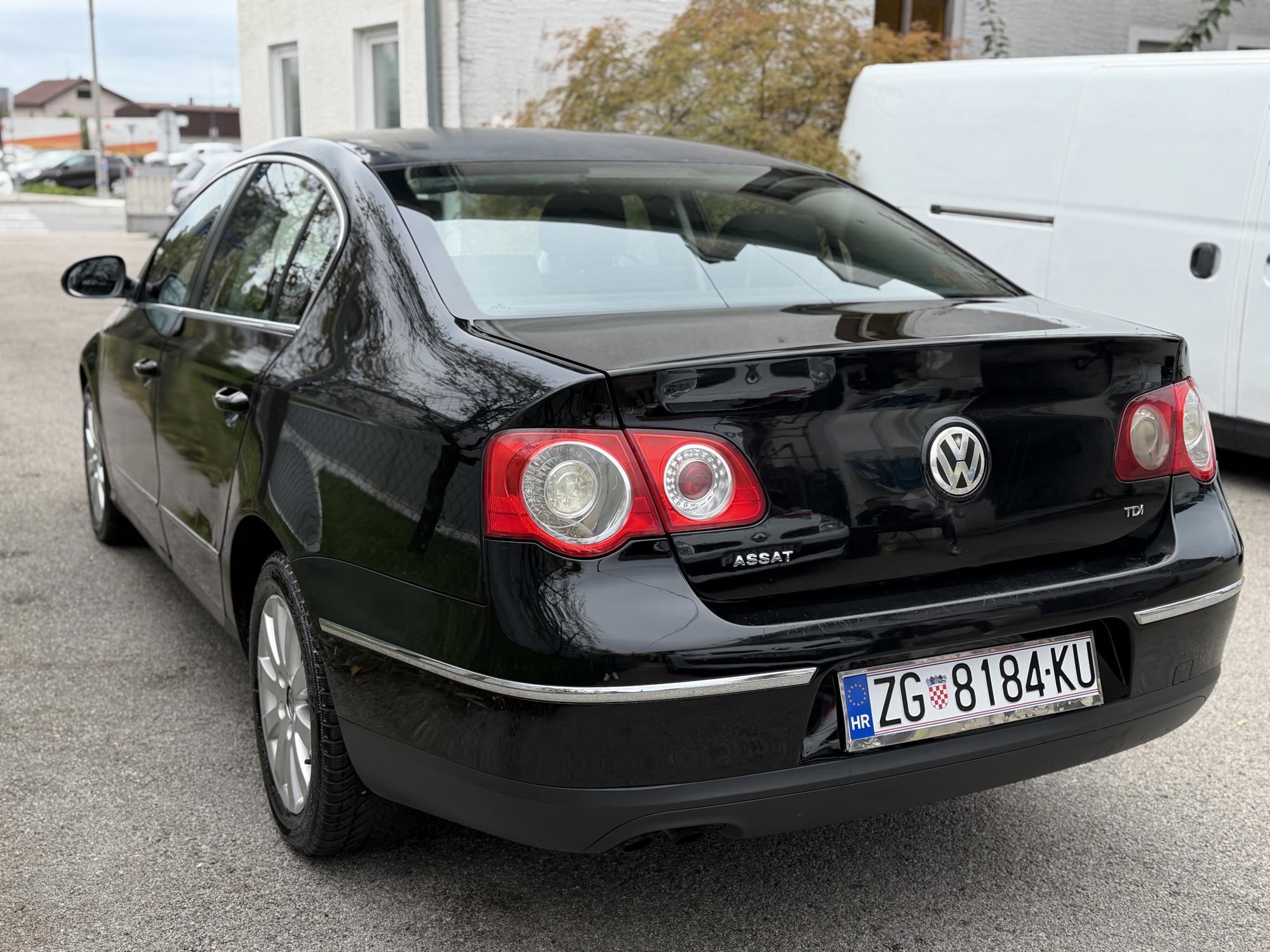 PASSAT B6 1.9TDI - 2005 GODINA - REGISTRIRAN DO 08/27 - 265 TISUCA KM - 2750€ NIJE FIX - ZAMJENA, fotografija 4
