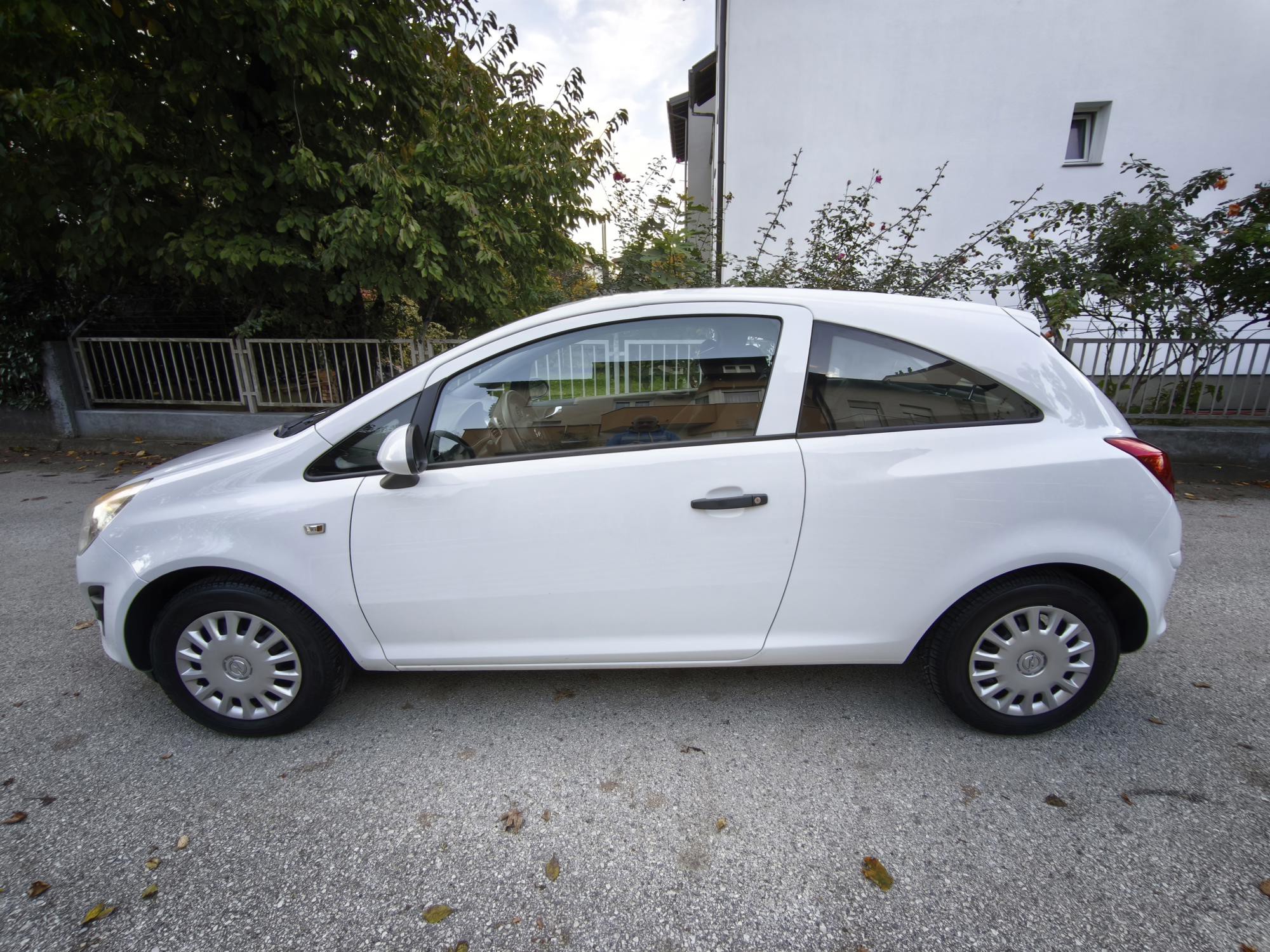 Opel Corsa 1,2 Benzin, fotografija 4