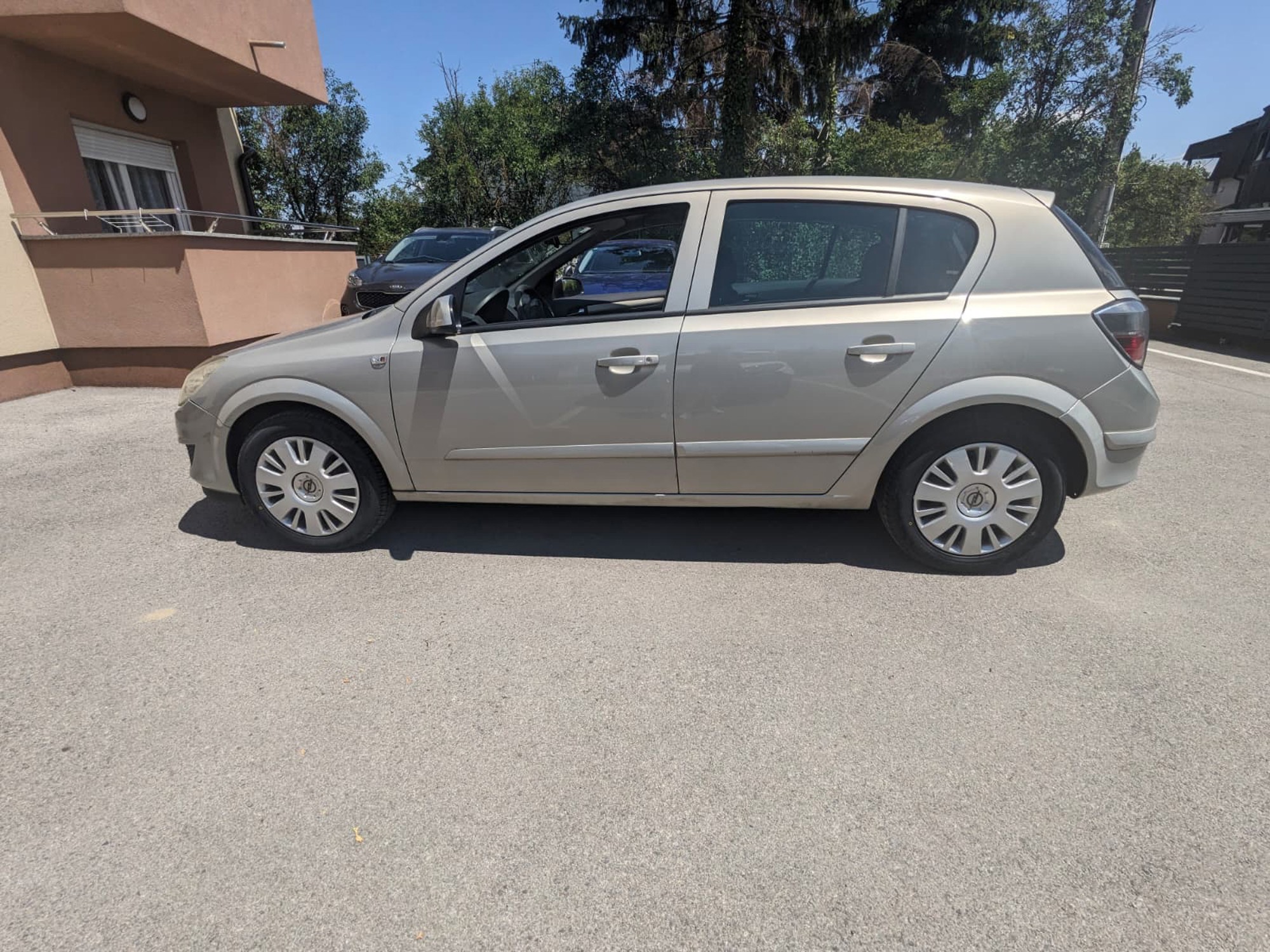 Opel Astra H 1.4, benzin, 2008. 90 KS, pogled izvana - slika 4