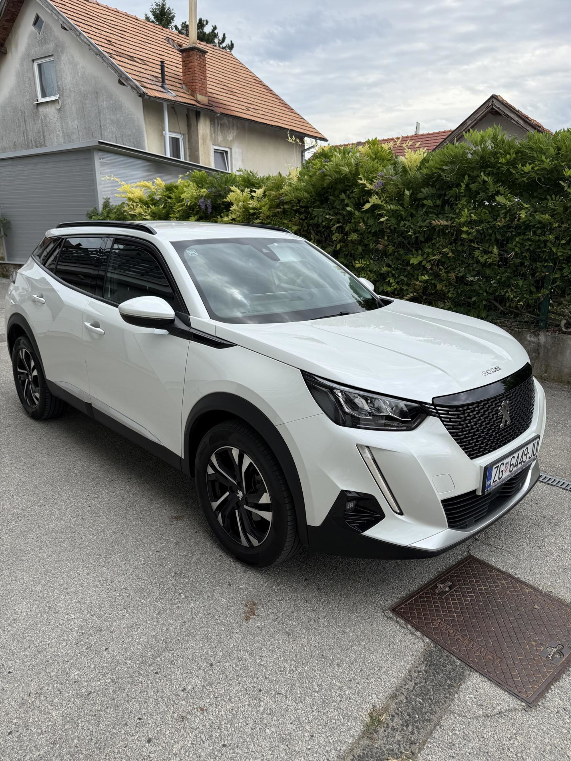 Peugeot 2008 1.2 thp 96 kW, fotografija 2