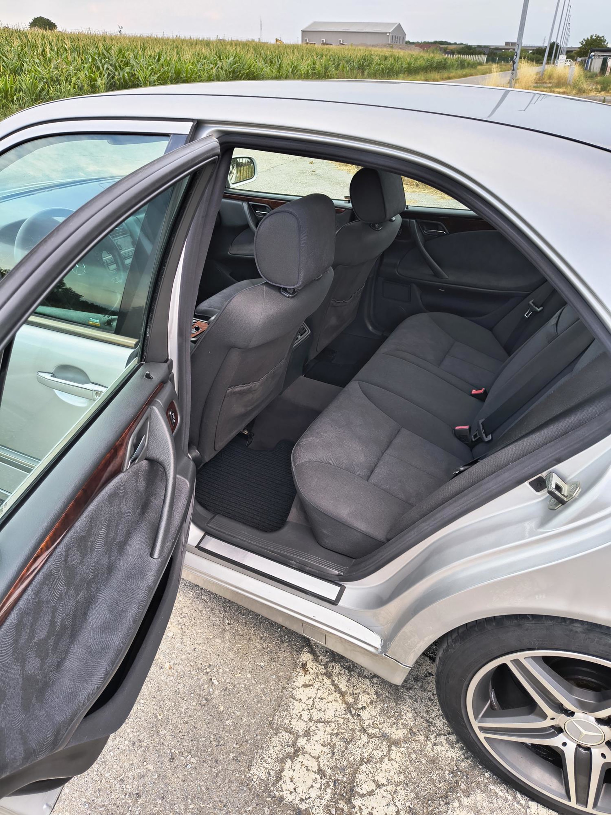 Mercedes-Benz E-klasa 220 CDI (W210) – Elegance – 2000. god – Reg. 11/2026 – Dva seta guma, fotografija 9