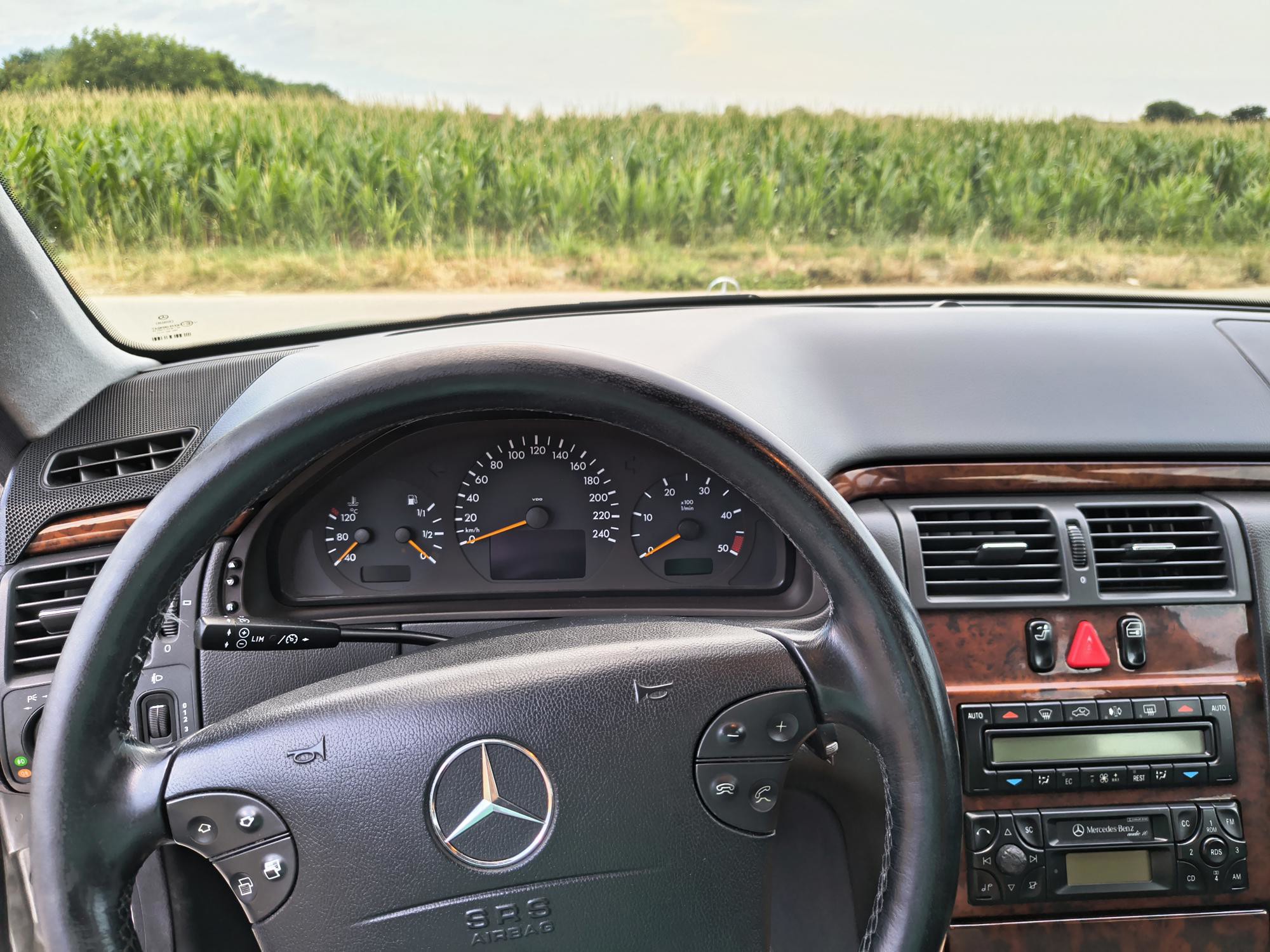 Mercedes-Benz E-klasa 220 CDI (W210) – Elegance – 2000. god – Reg. 11/2026 – Dva seta guma, fotografija 14