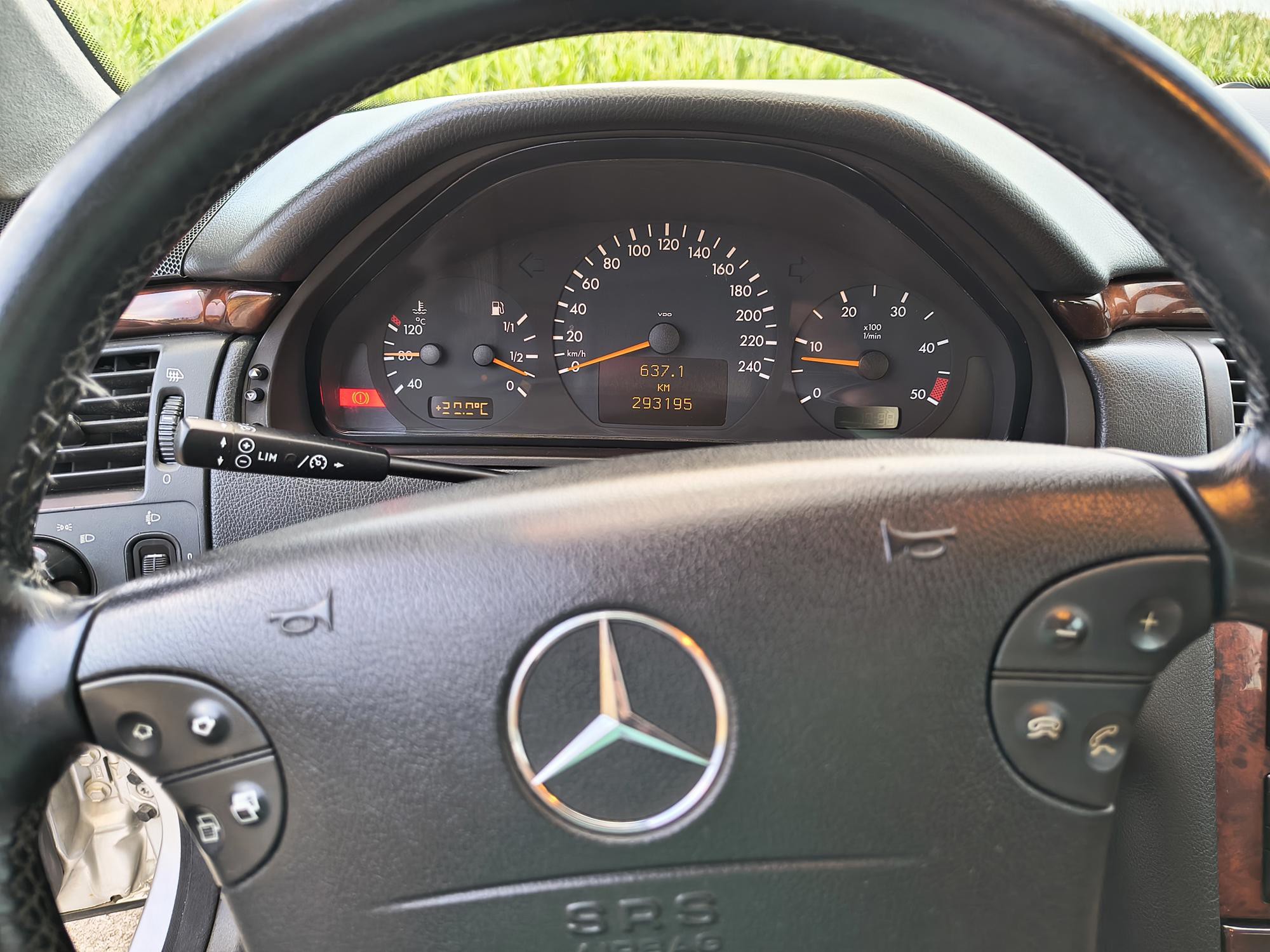 Mercedes-Benz E-klasa 220 CDI (W210) – Elegance – 2000. god – Reg. 11/2026 – Dva seta guma, fotografija 13