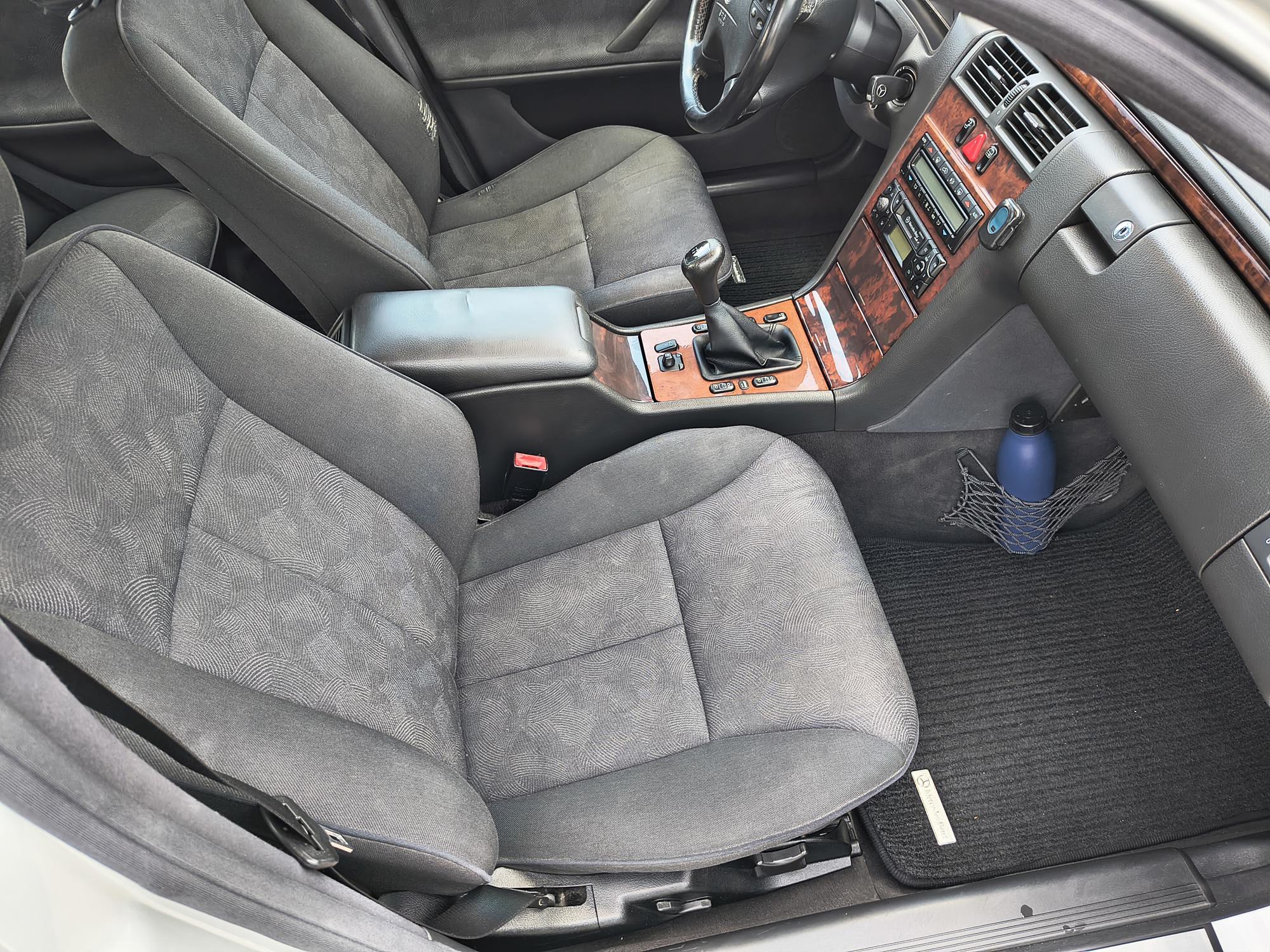 Mercedes-Benz E-klasa 220 CDI (W210) – Elegance – 2000. god – Reg. 11/2026 – Dva seta guma, fotografija 11