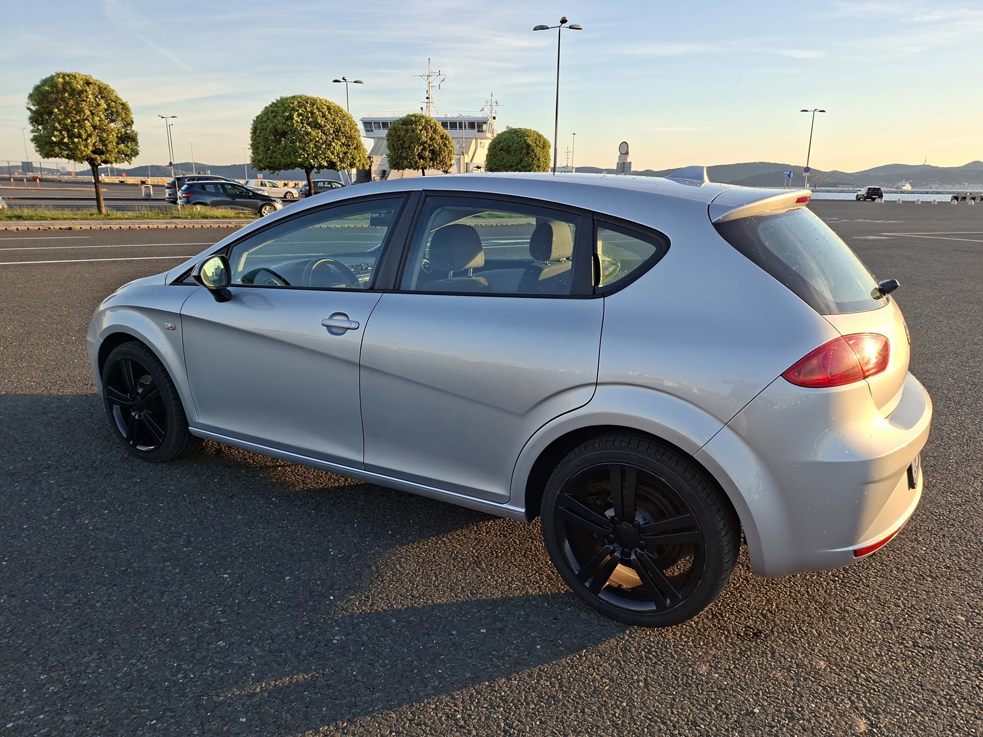 Seat Leon 2011. god – aluminijski naplatci, navigacija, Bluetooth, fotografija 2