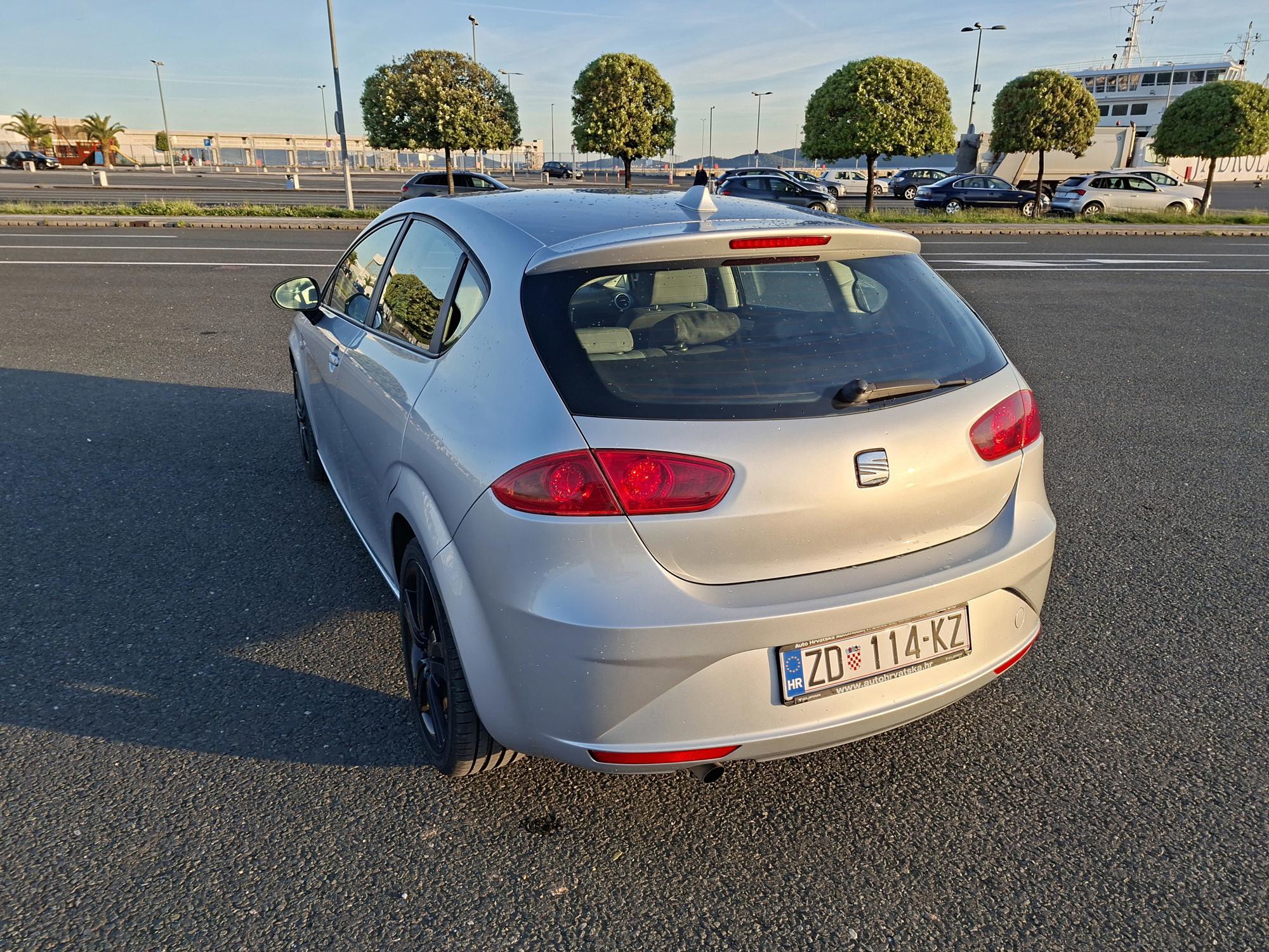 Seat Leon 2011. god – aluminijski naplatci, navigacija, Bluetooth, fotografija 3