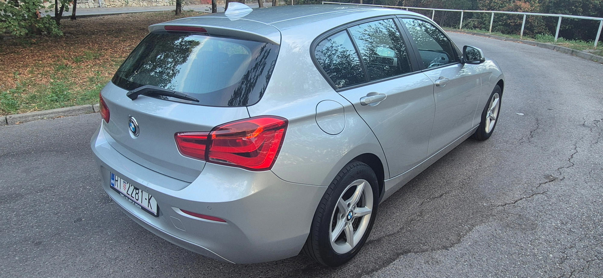 BMW 116d Advantage, 64.500 km, BMW servis,reg. 02/2027, zimske gume GRATIS, fotografija 3
