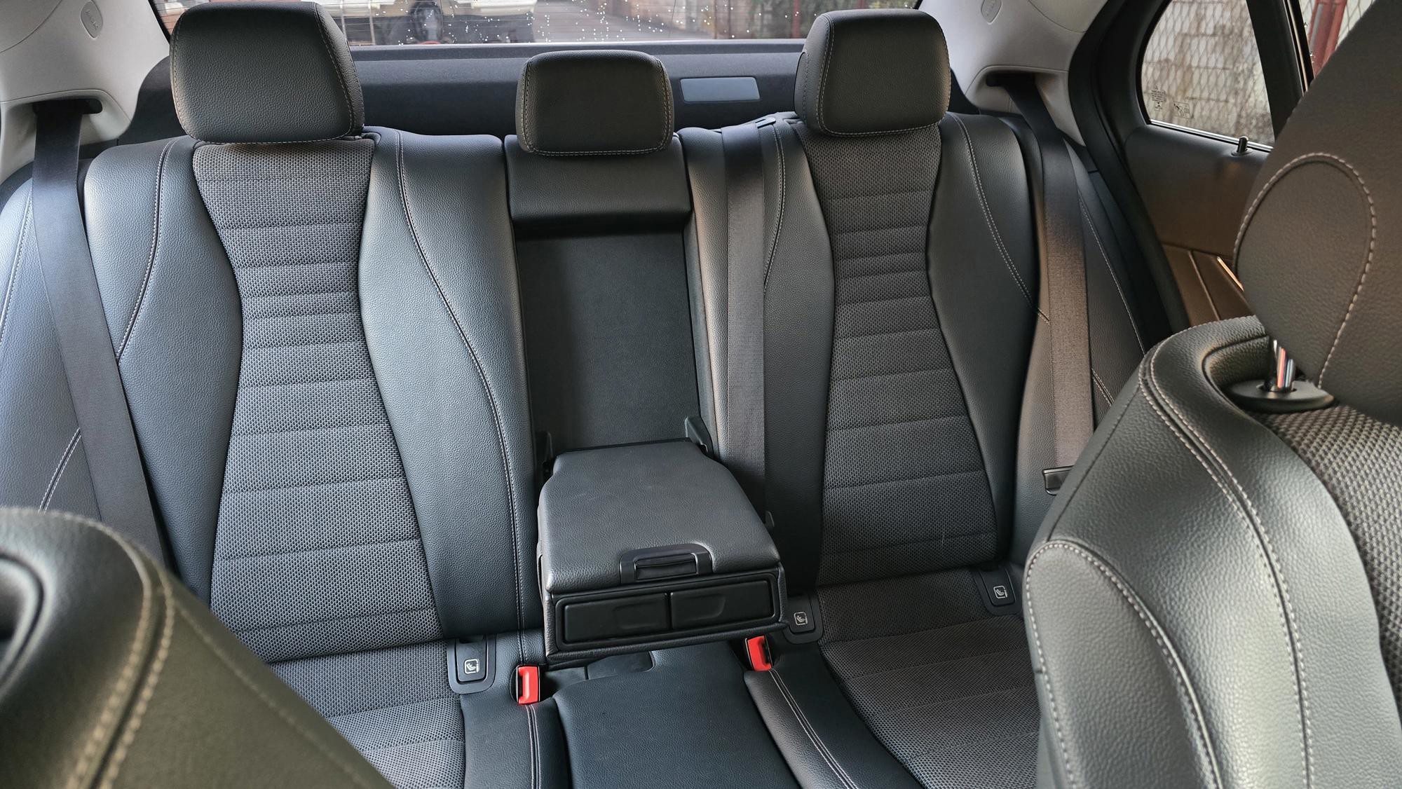 PRODAJE SE MERCEDES-BENZ E 220 CDI, 2022. GODIŠTE, fotografija 10