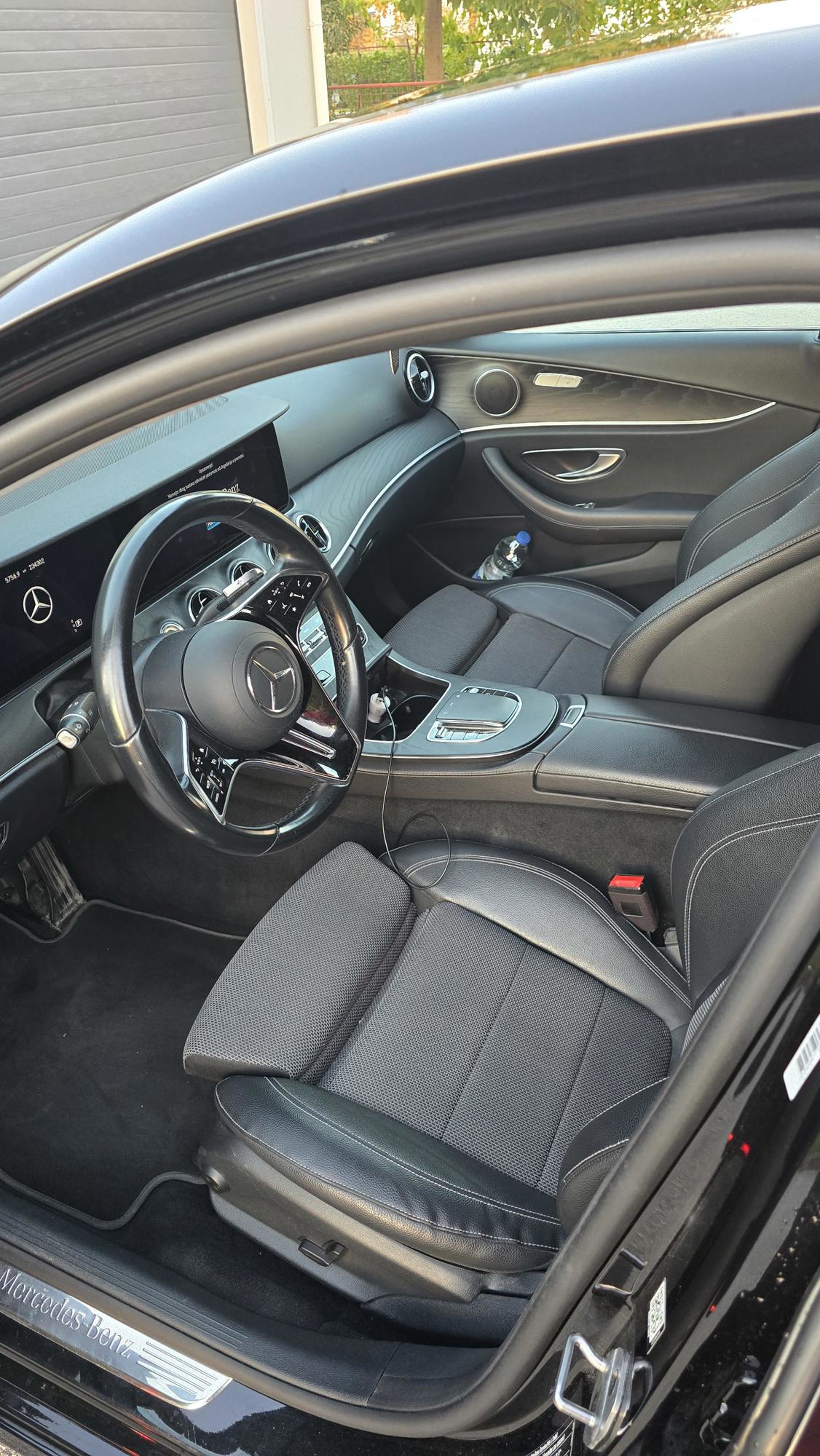PRODAJE SE MERCEDES-BENZ E 220 CDI, 2022. GODIŠTE, fotografija 9