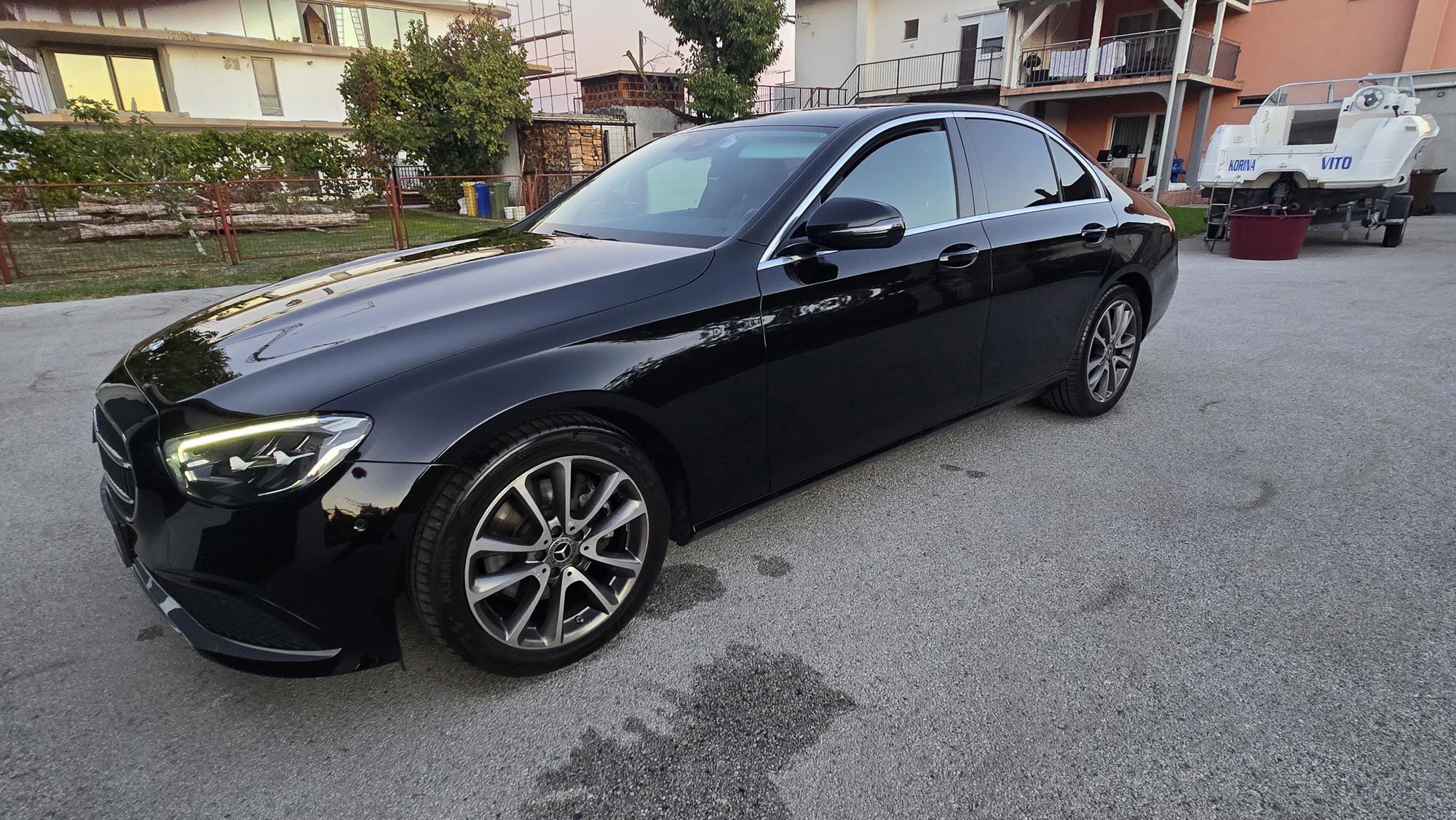 PRODAJE SE MERCEDES-BENZ E 220 CDI, 2022. GODIŠTE, fotografija 4