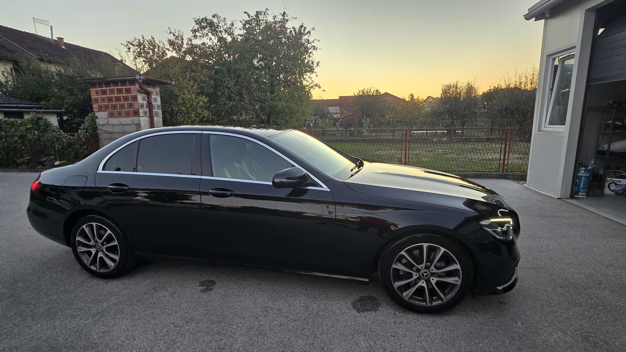 PRODAJE SE MERCEDES-BENZ E 220 CDI, 2022. GODIŠTE, fotografija 7